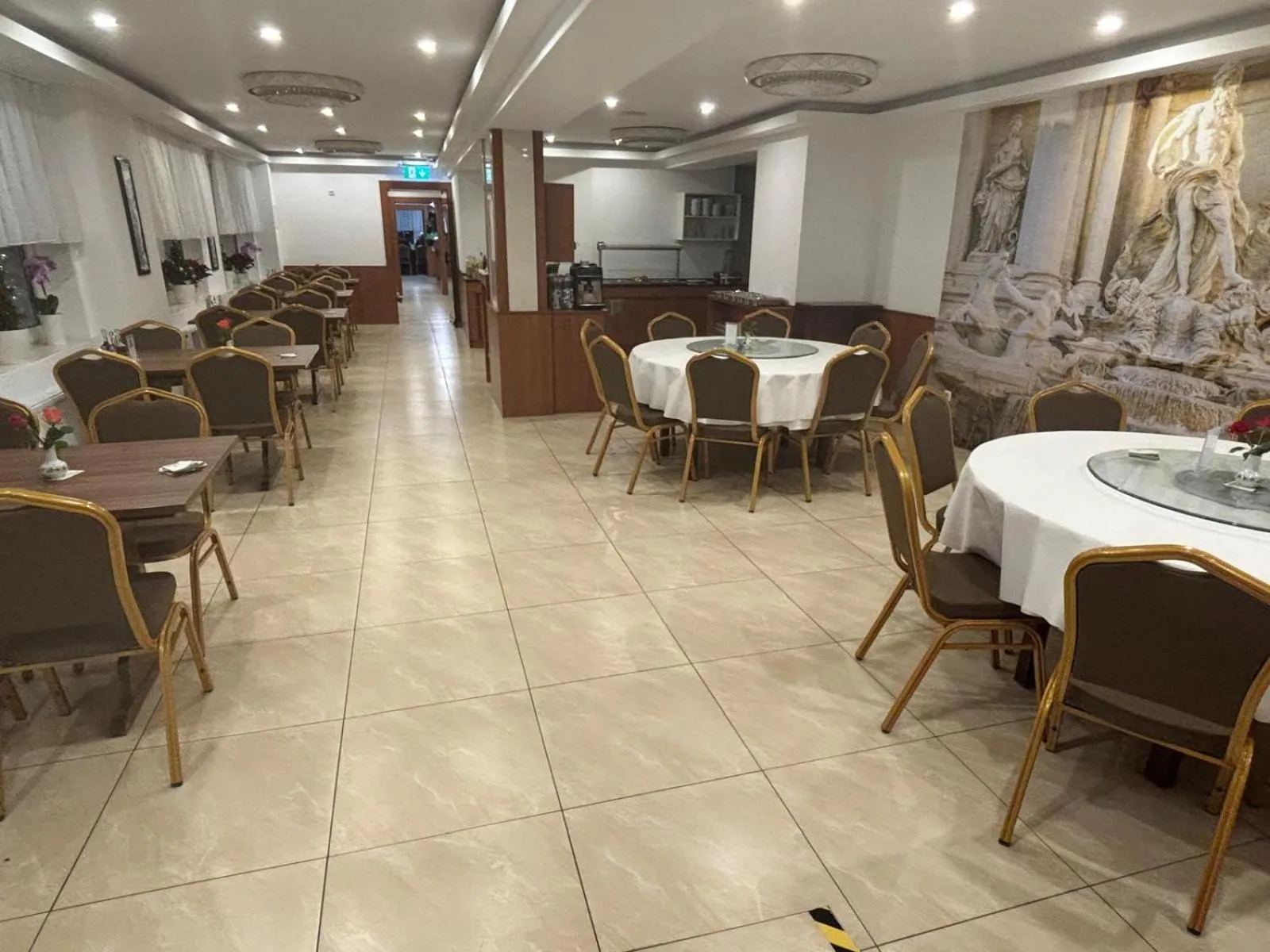 Restaurant/places to eat in Parkhotel Goldlinde
