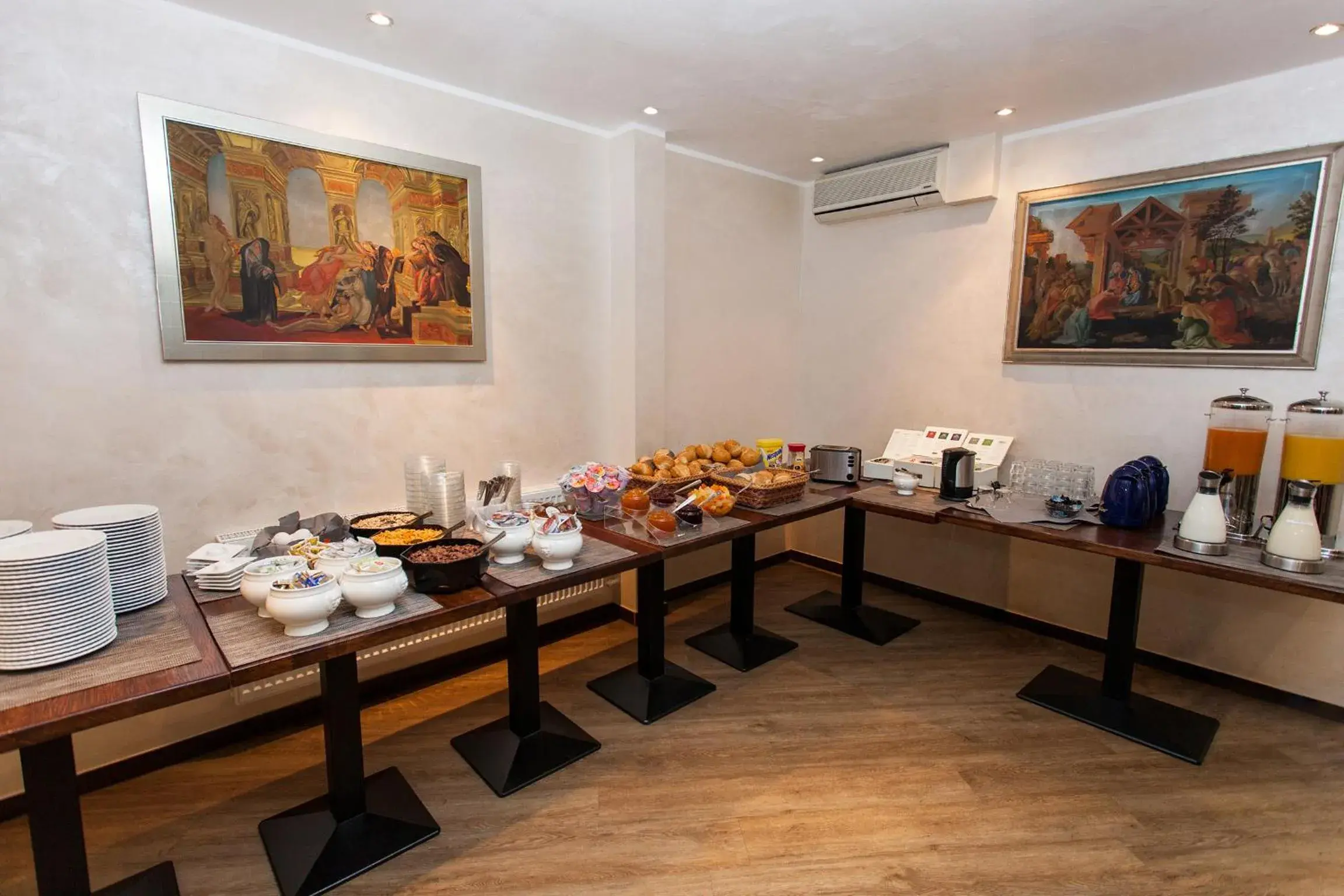 Buffet breakfast in Boutique 003 Köln City am Dom, Trademark Collection by Wyndham Buffet breakfast in Boutique 003 Köln City am Dom, Trademark Collection by Wyndham