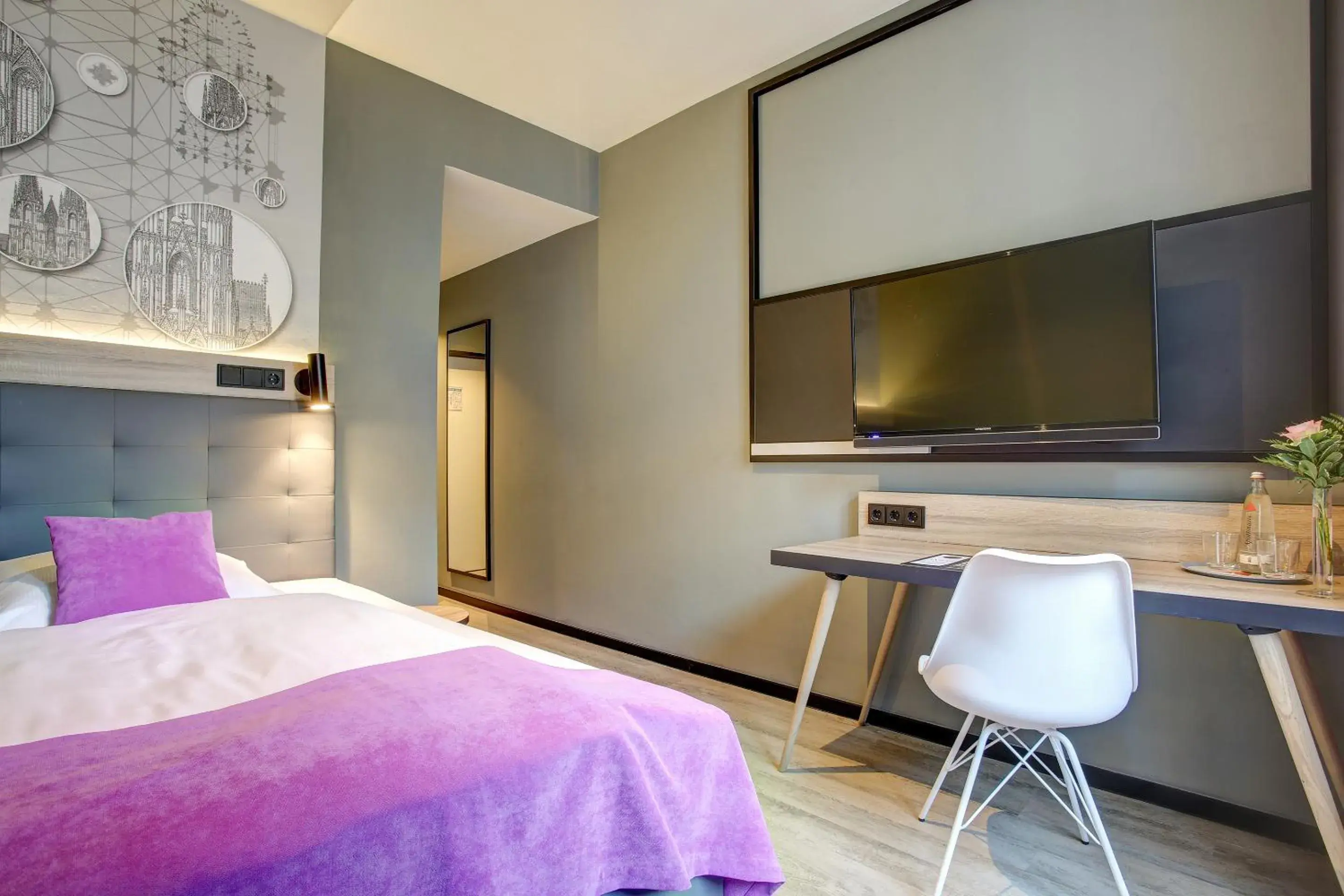 Photo of the whole room, Bed in Boutique 003 Köln City am Dom, Trademark Collection by Wyndham Photo of the whole room, Bed in Boutique 003 Köln City am Dom, Trademark Collection by Wyndham