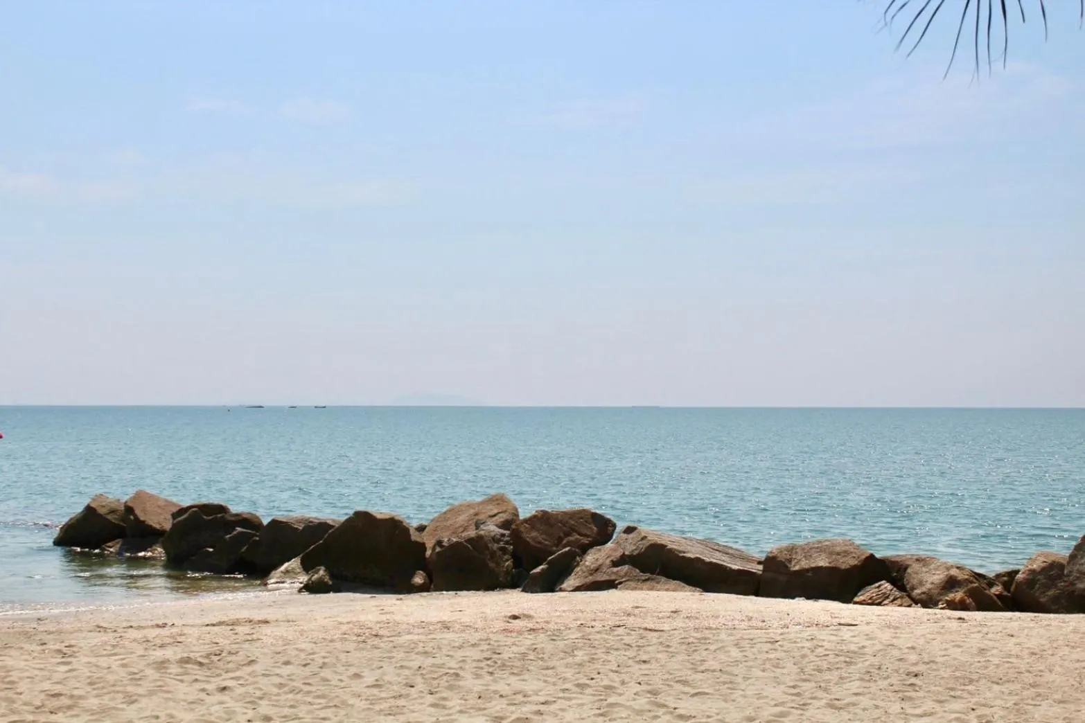 Beach in S2 Hotel - SHA Plus Certified