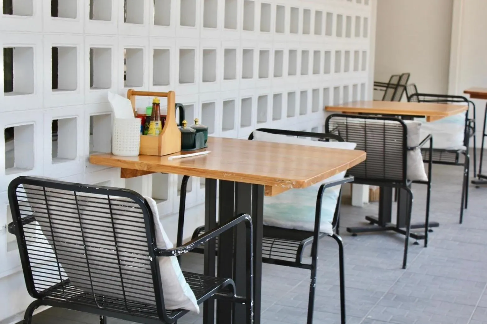 Restaurant/places to eat in S2 Hotel - SHA Plus Certified