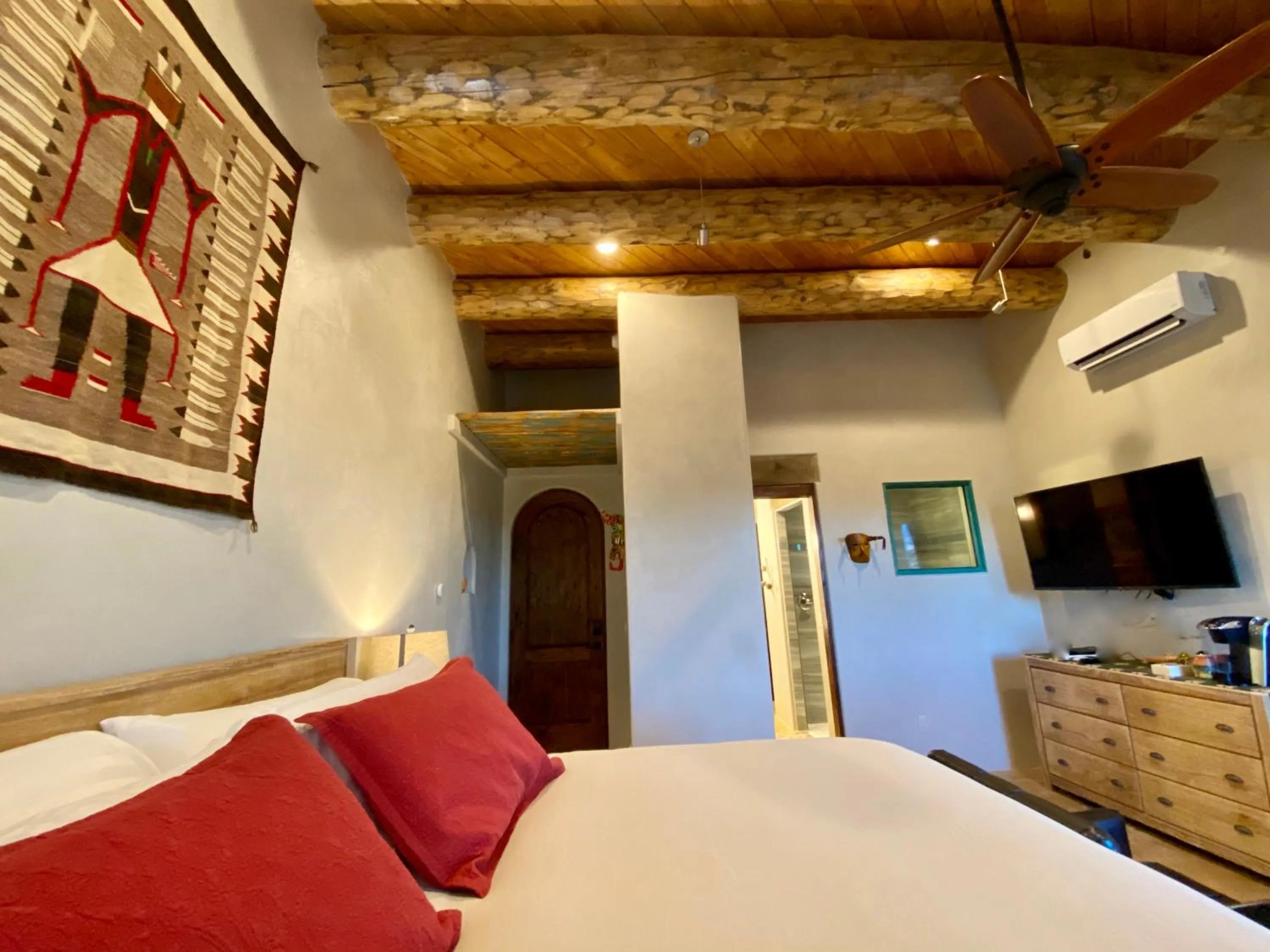 Bed in The Grand Hacienda Inn with Breakfast