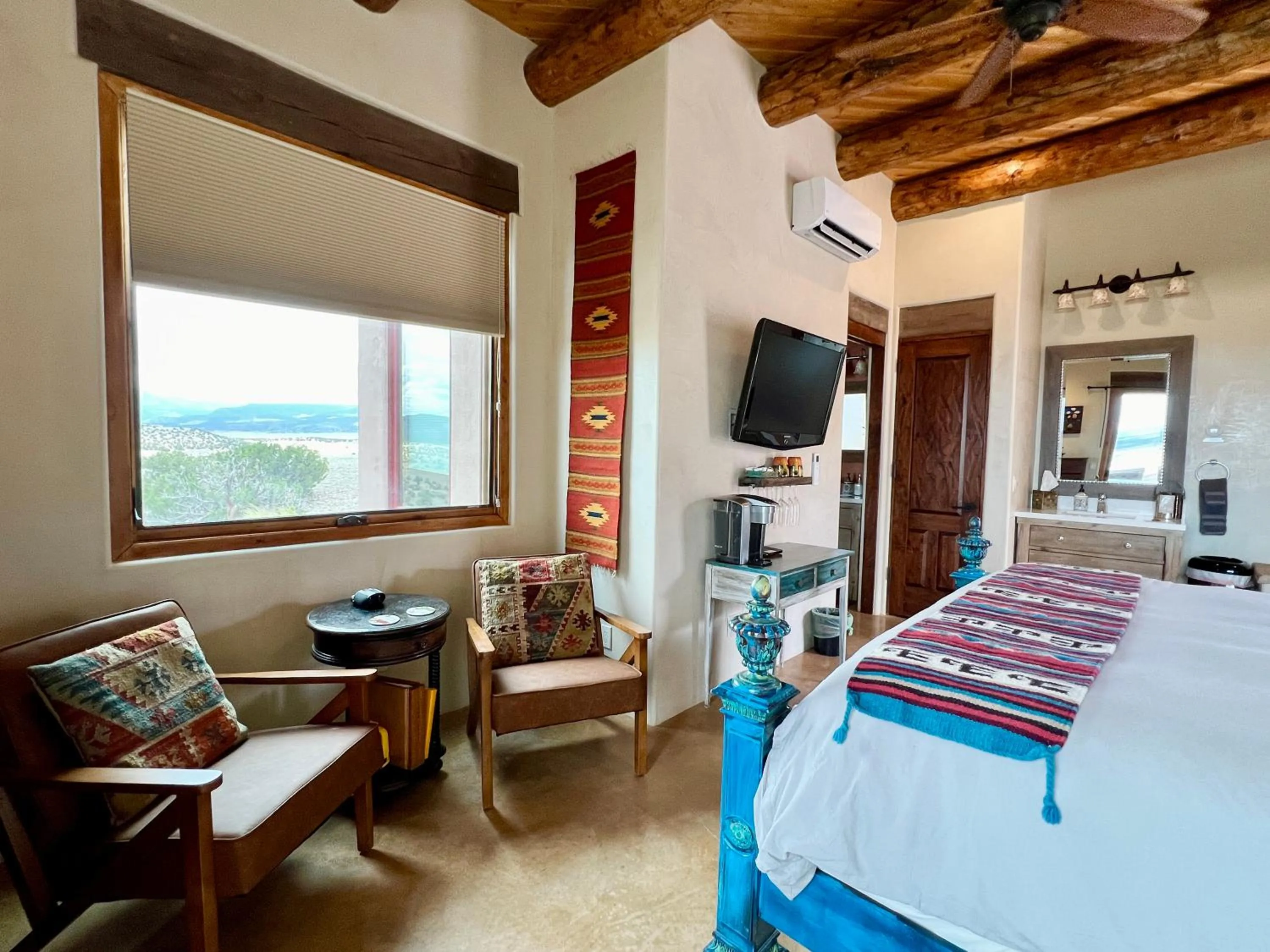 Bed in The Grand Hacienda Inn with Breakfast