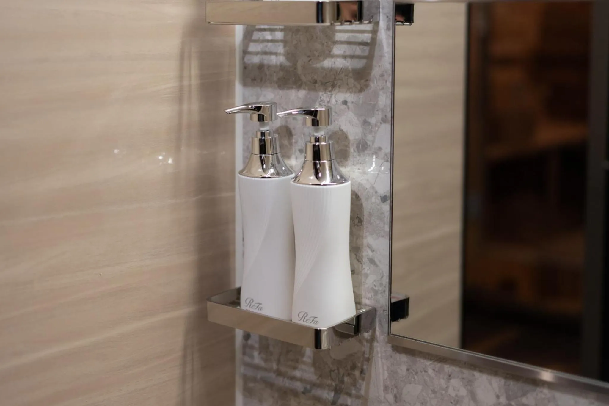 Shower in Doutonbori Crystal Exe