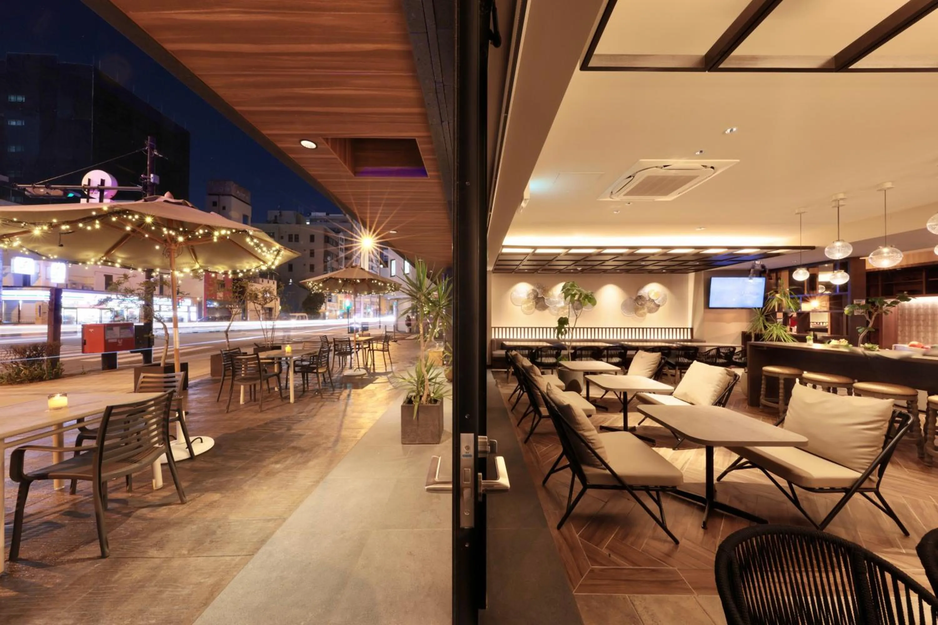 Communal lounge/ TV room in Doutonbori Crystal Exe