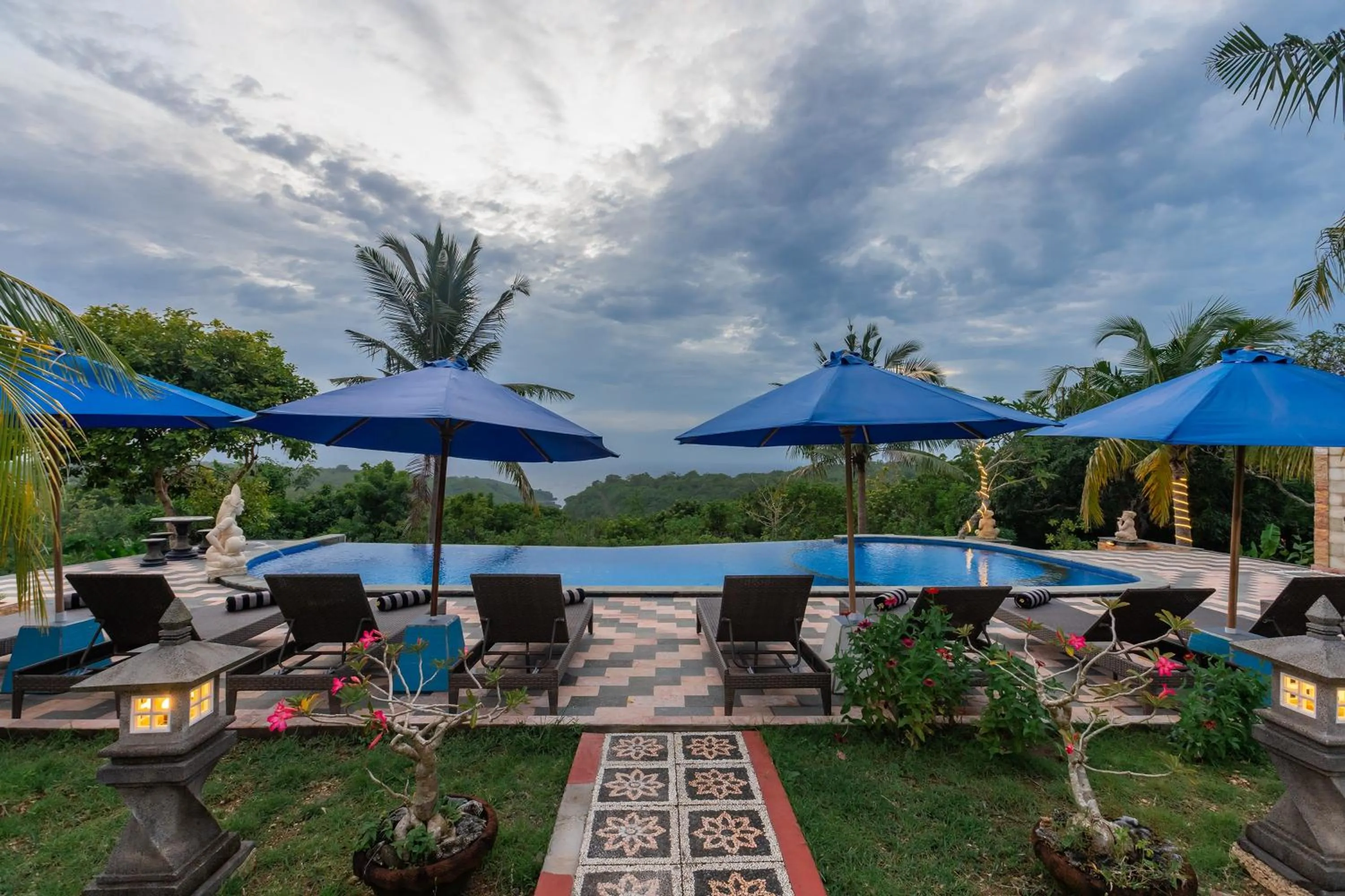 Swimming pool in Penida Sunset Ocean View Bungalows