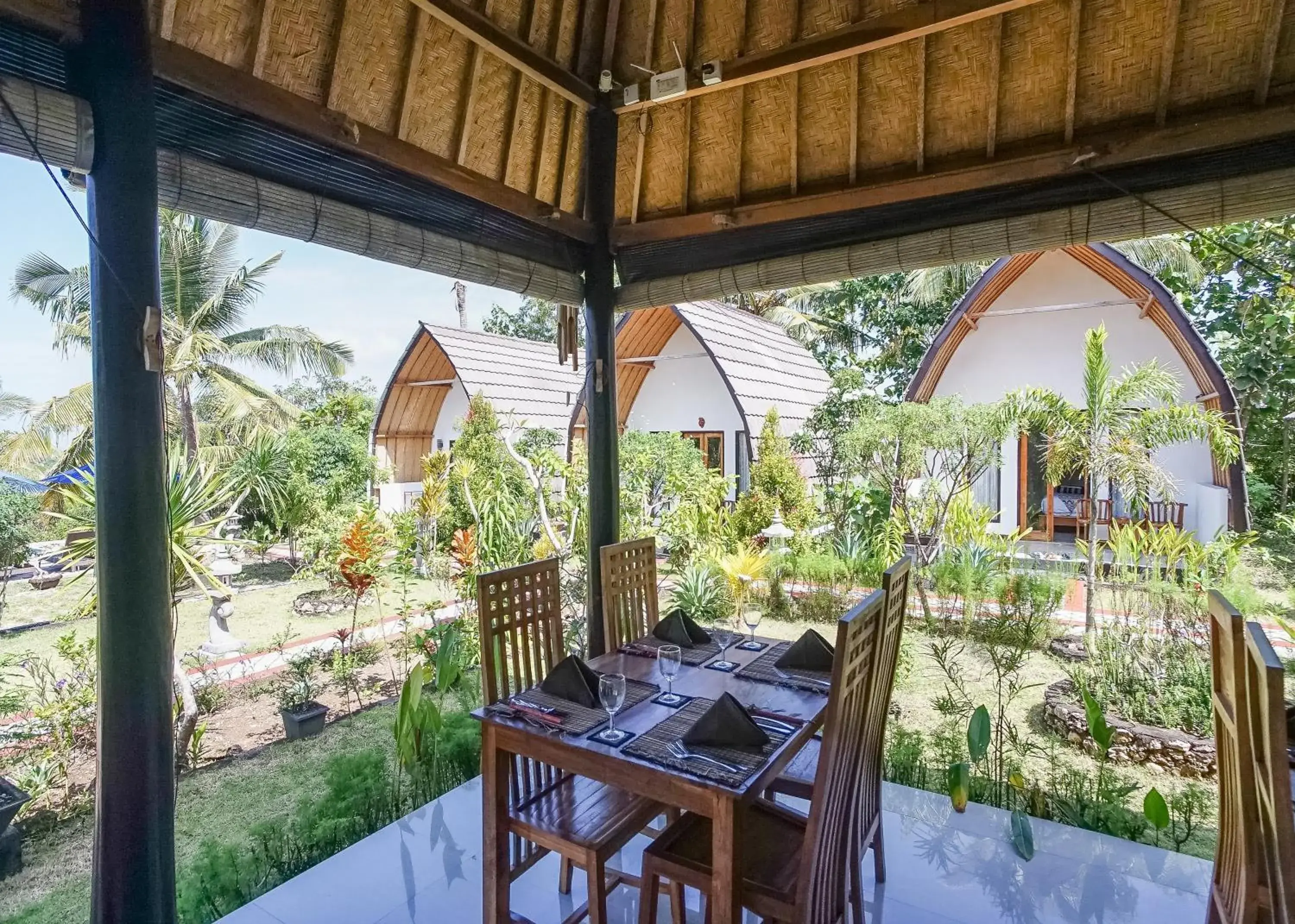 Dining area in Penida Sunset Ocean View Bungalows Dining area in Penida Sunset Ocean View Bungalows