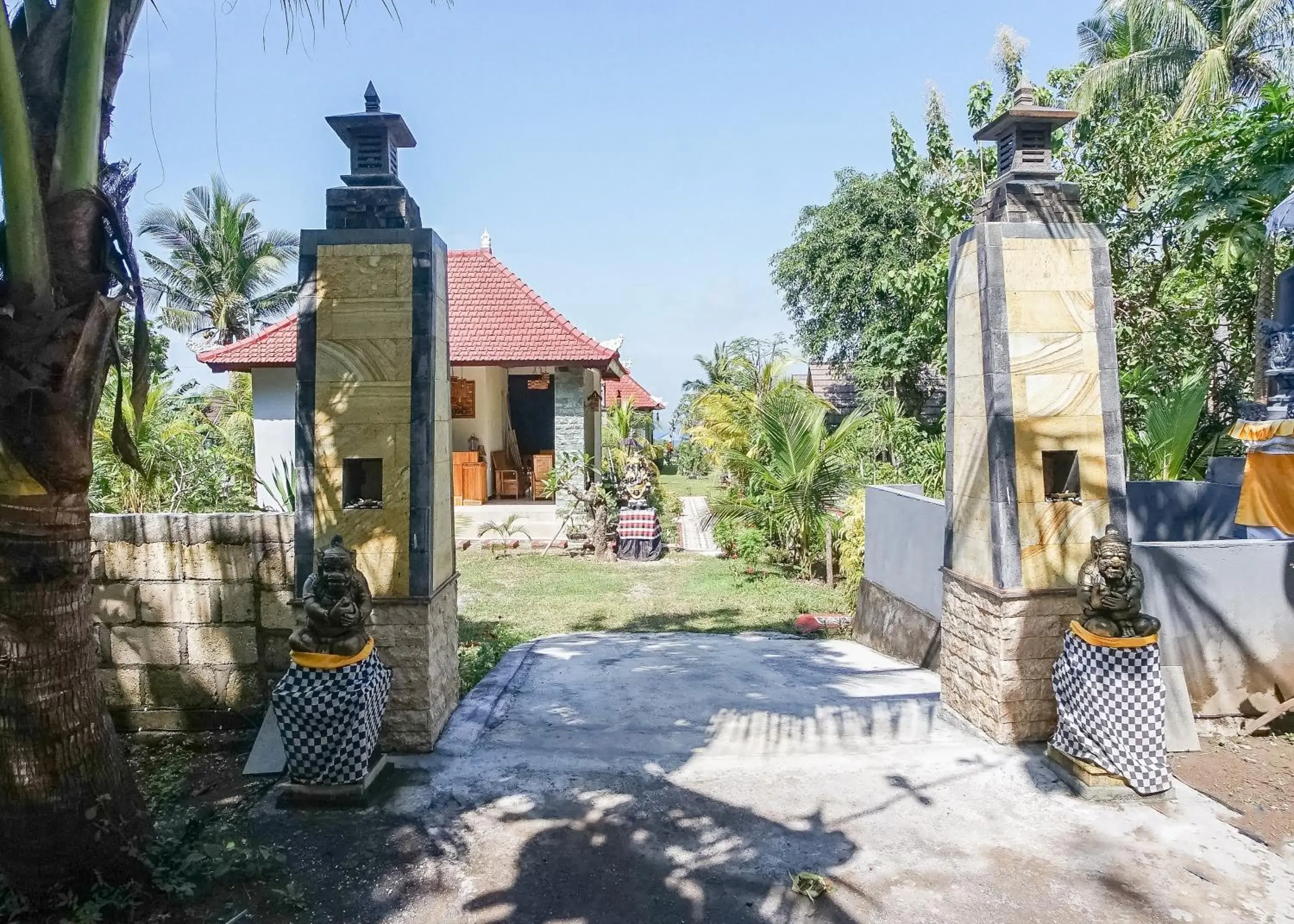 Property building in Penida Sunset Ocean View Bungalows Property building in Penida Sunset Ocean View Bungalows