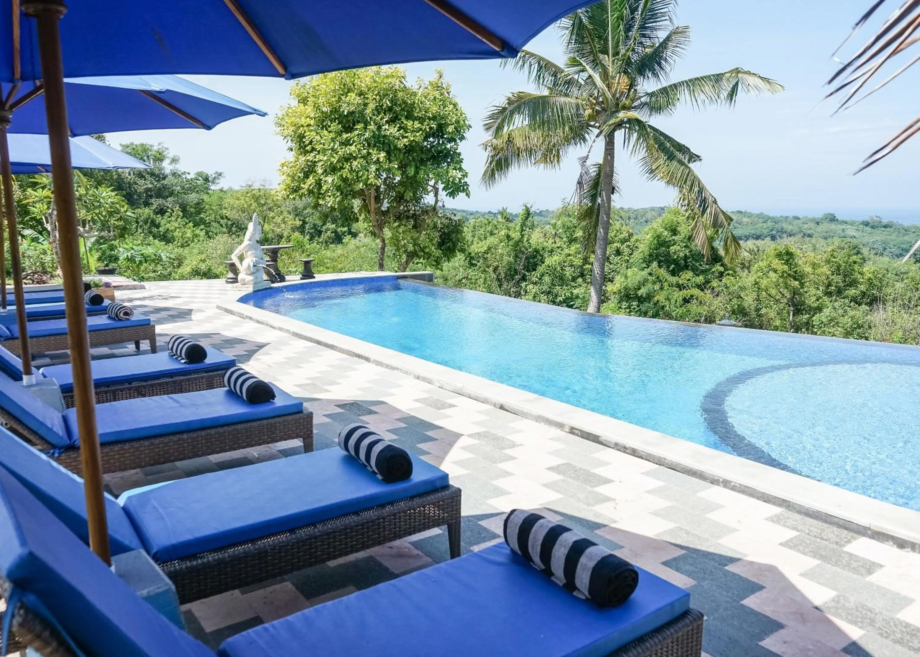 Swimming pool in Penida Sunset Ocean View Bungalows
