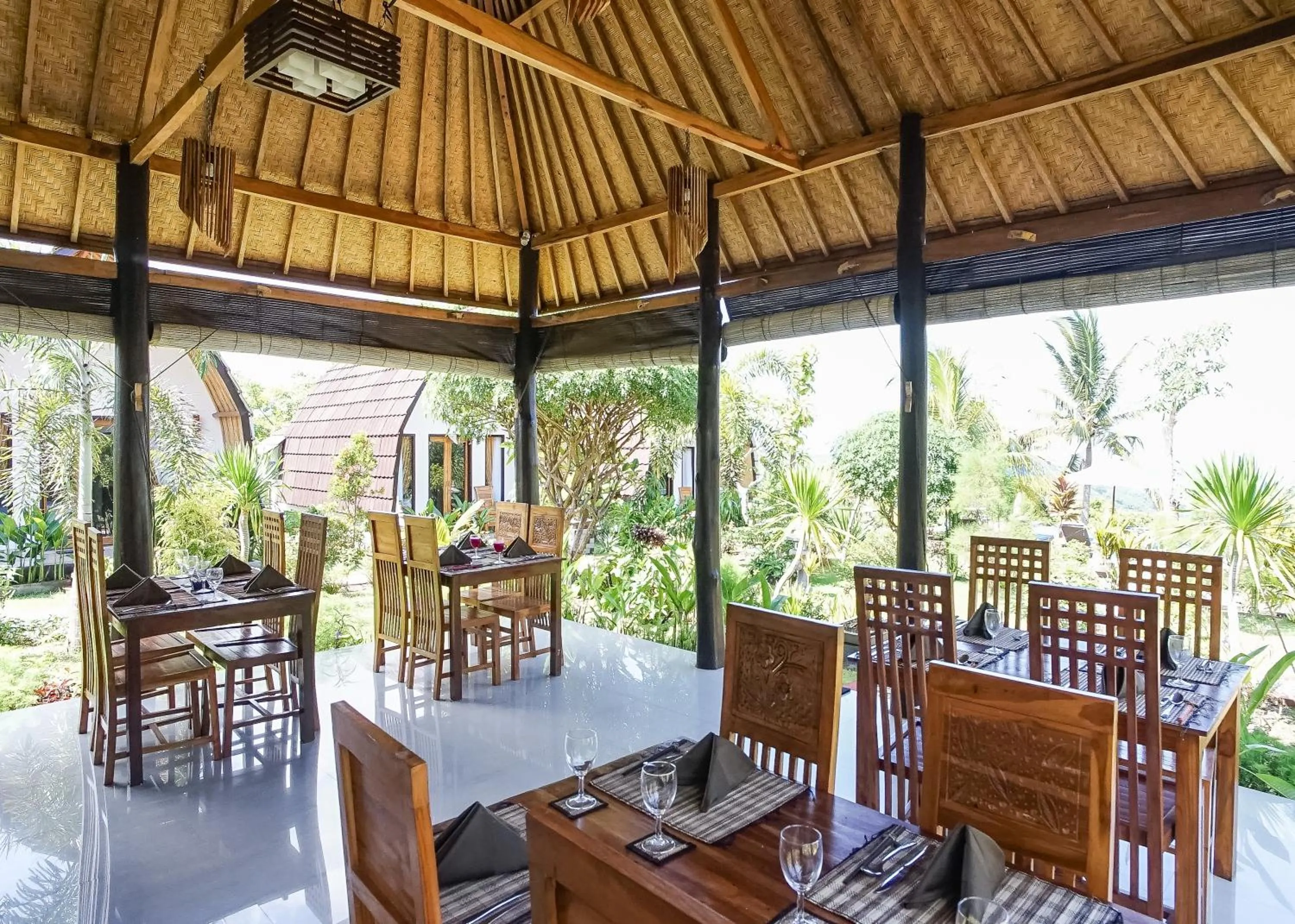 Restaurant/places to eat in Penida Sunset Ocean View Bungalows
