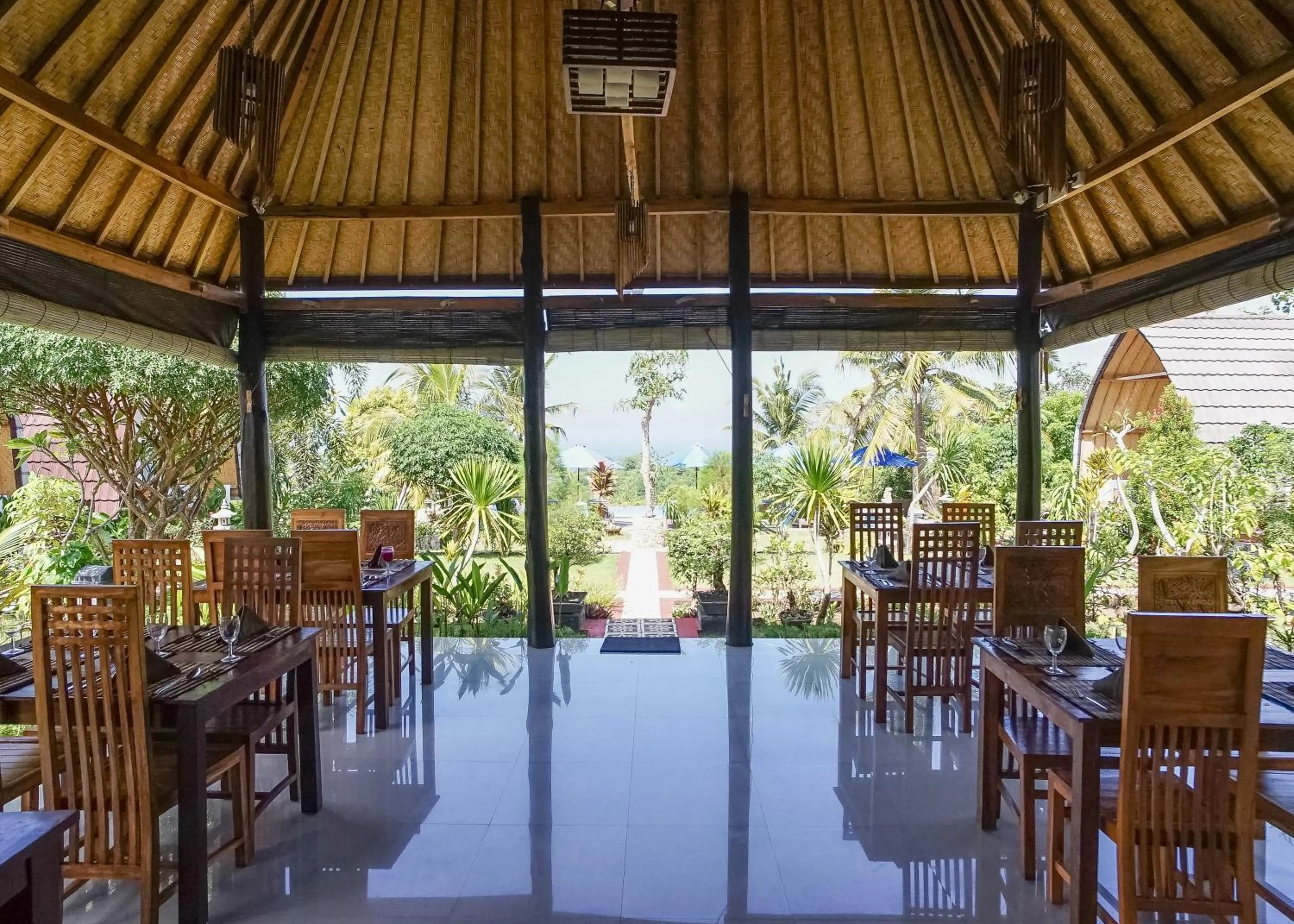 Restaurant/places to eat in Penida Sunset Ocean View Bungalows