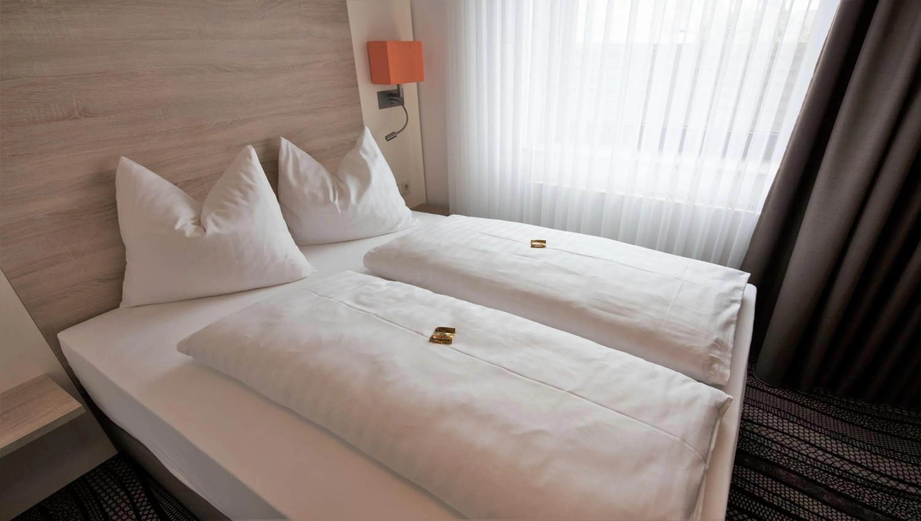 Photo of the whole room, Bed in Hotel-Restaurant Krüger