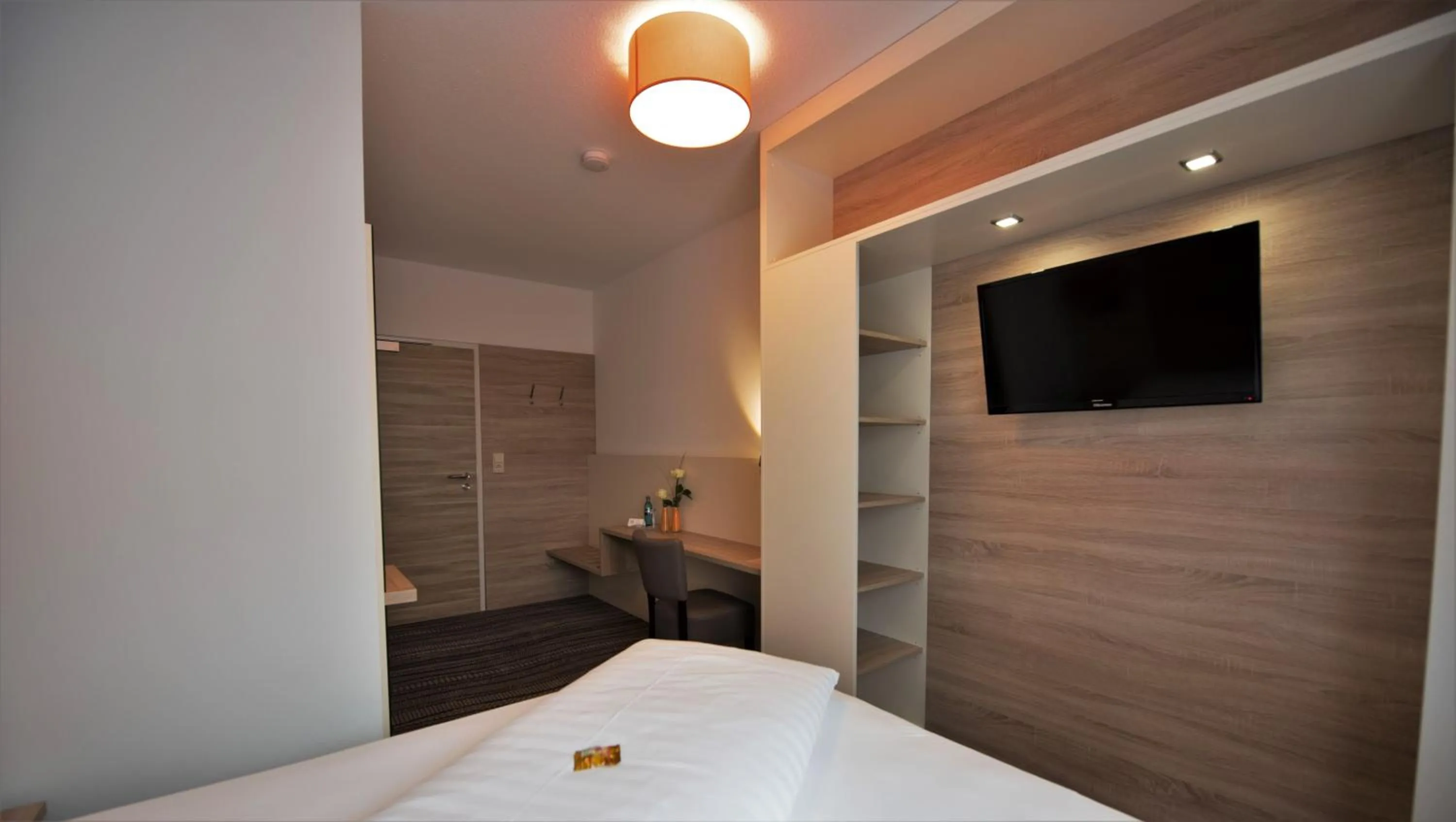 Photo of the whole room, Bed in Hotel-Restaurant Krüger