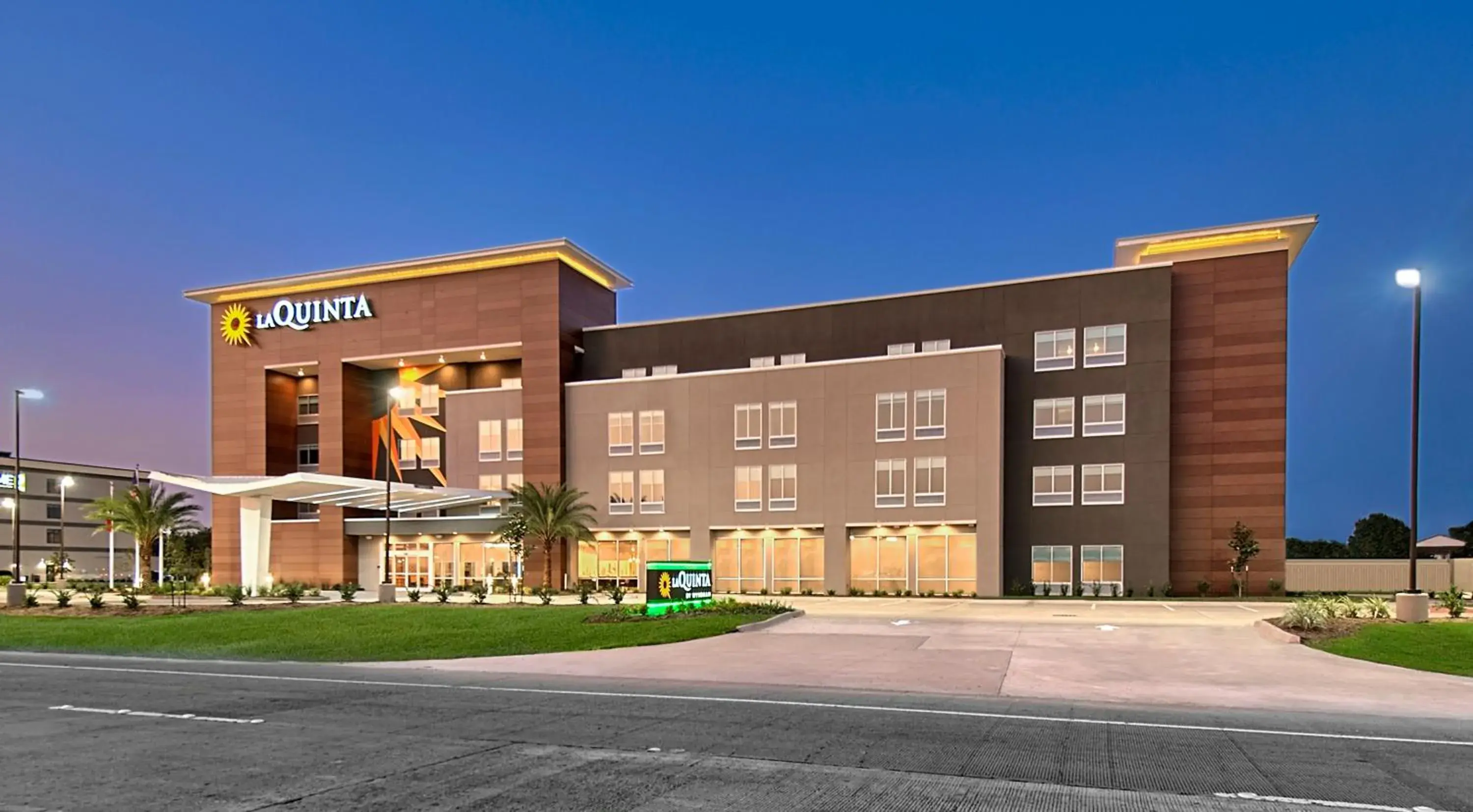 Property building in La Quinta Inn & Suites by Wyndham Texas City I 45 Property building in La Quinta Inn & Suites by Wyndham Texas City I 45