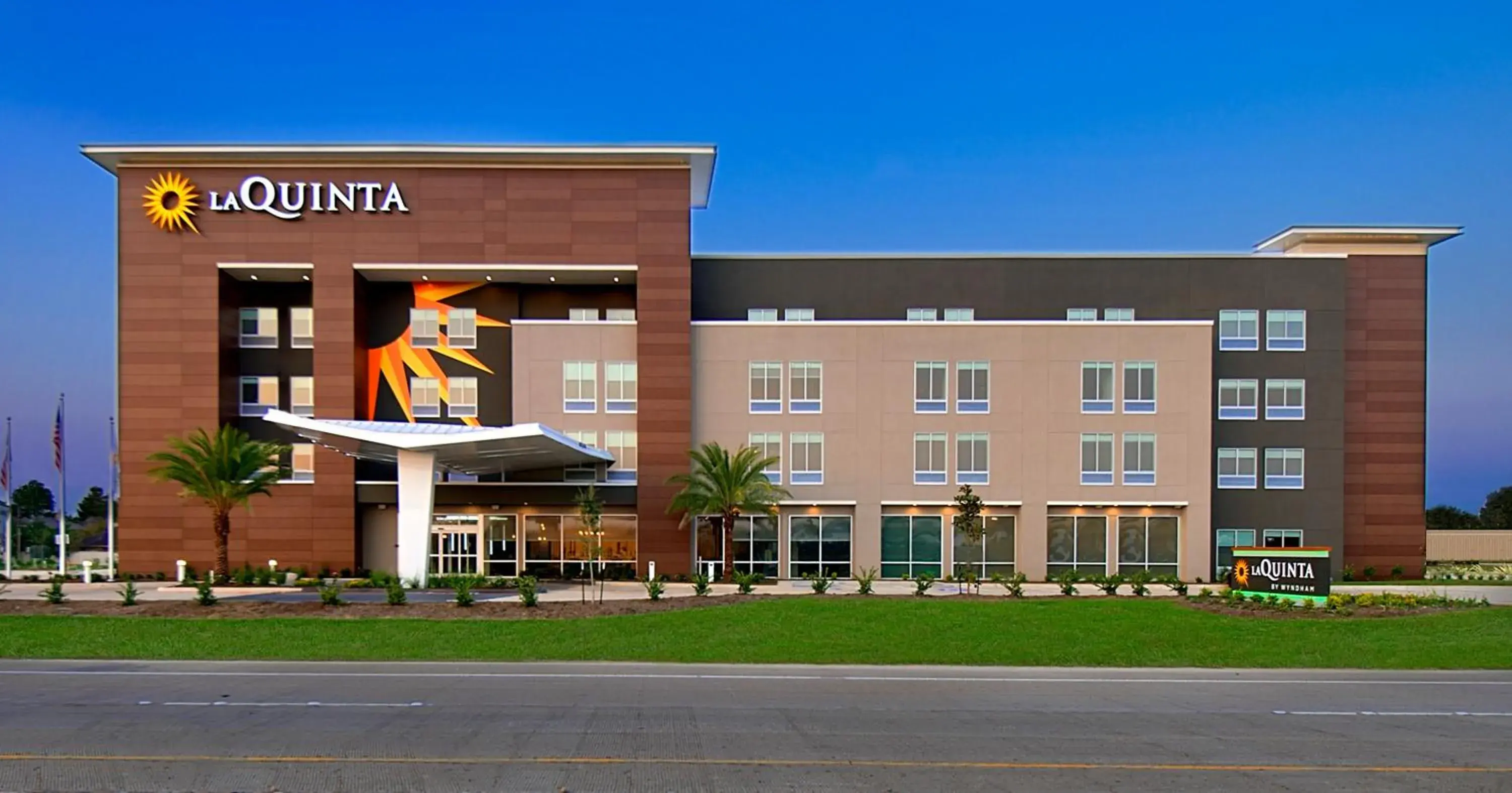Property building in La Quinta Inn & Suites by Wyndham Texas City I 45 Property building in La Quinta Inn & Suites by Wyndham Texas City I 45