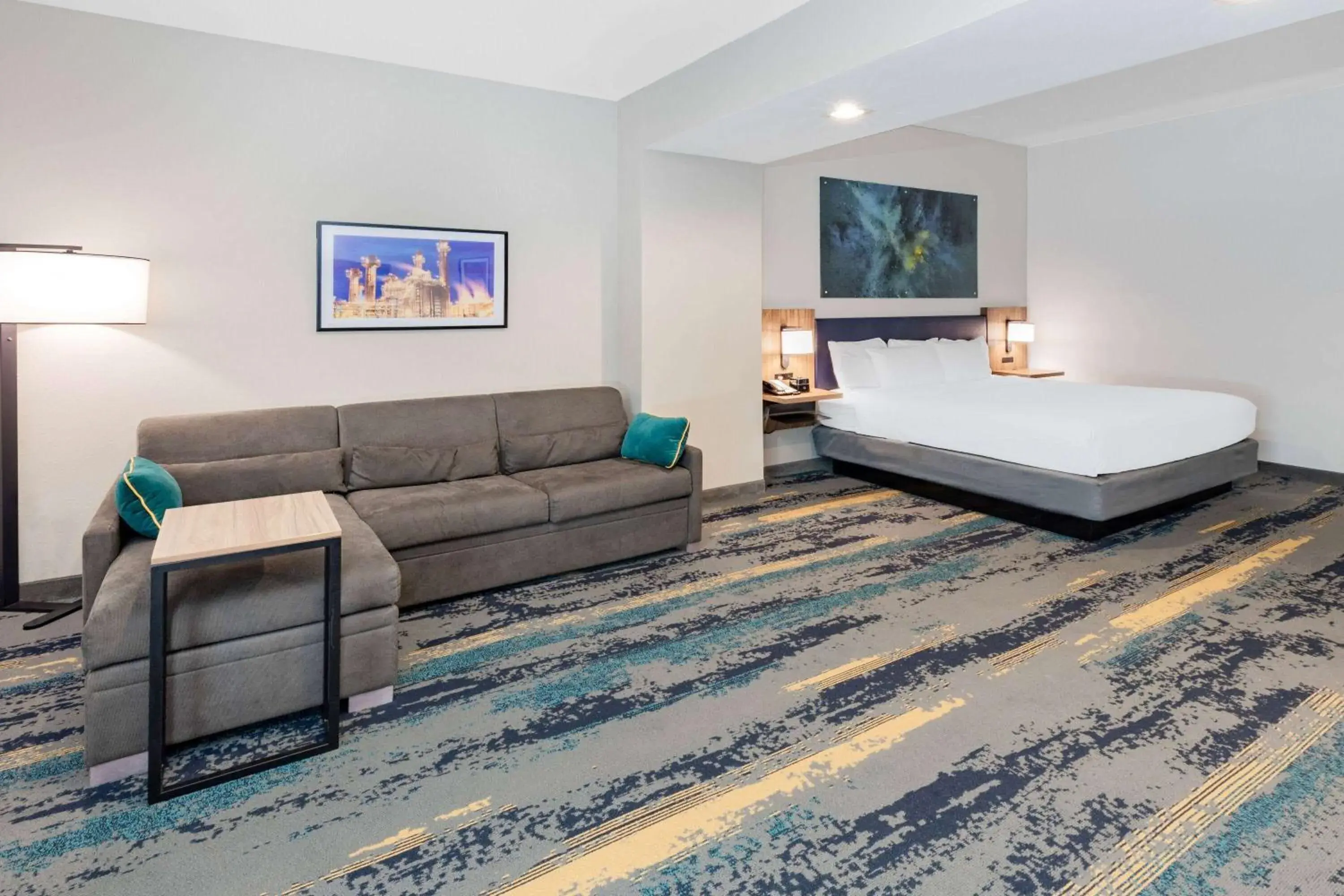 Bed in La Quinta Inn & Suites by Wyndham Texas City I 45 Bed in La Quinta Inn & Suites by Wyndham Texas City I 45