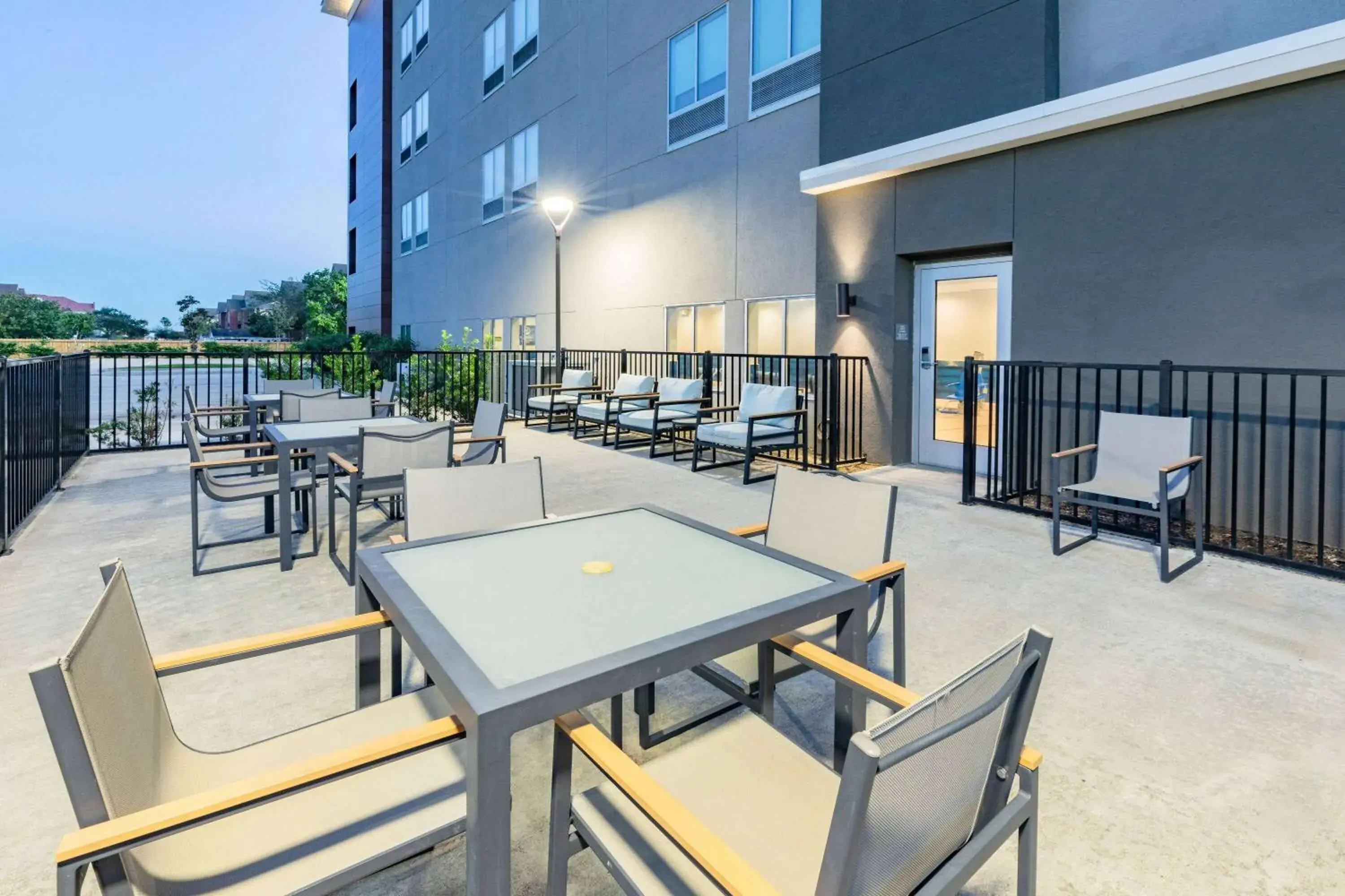 Property building in La Quinta Inn & Suites by Wyndham Texas City I 45 Property building in La Quinta Inn & Suites by Wyndham Texas City I 45