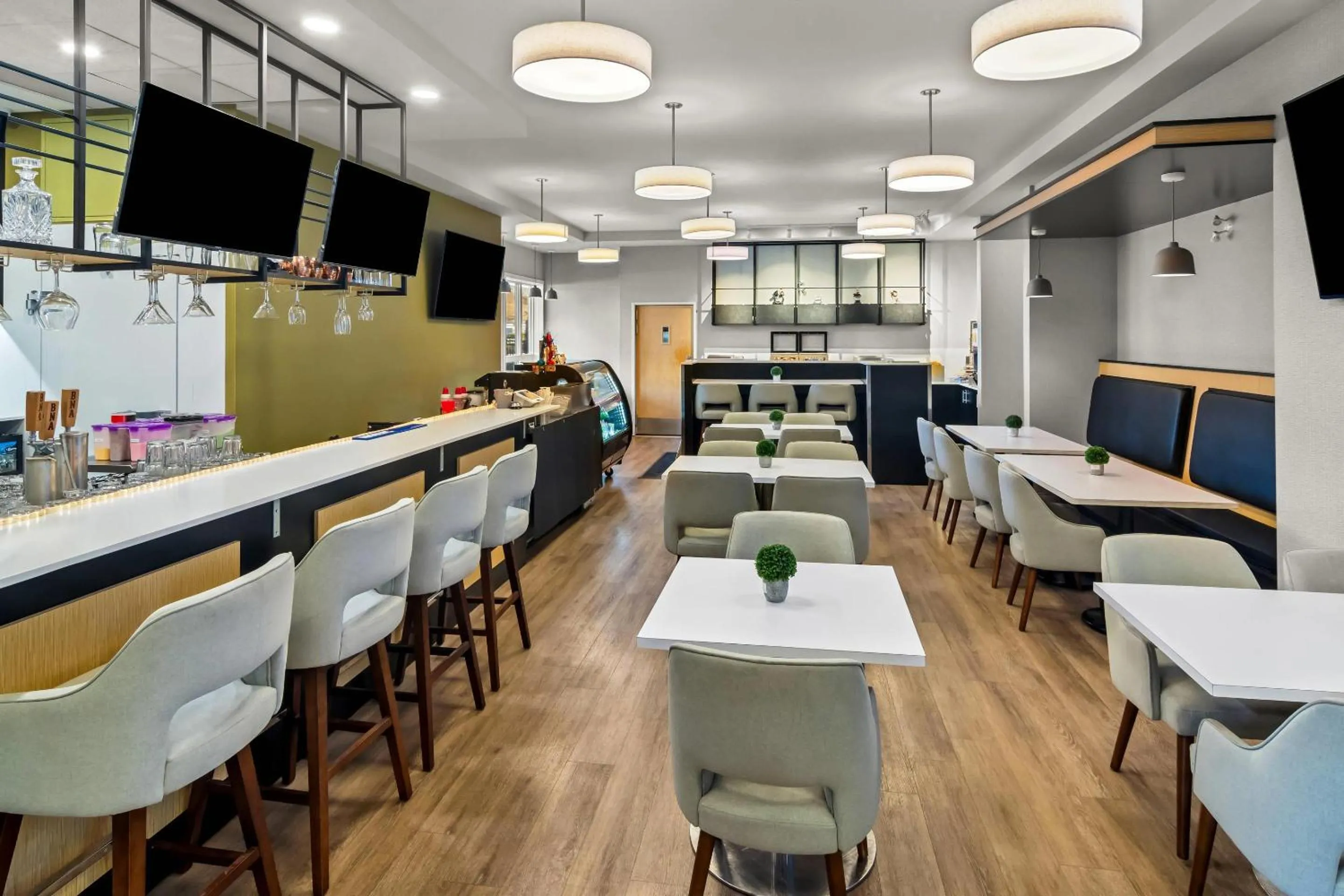 Breakfast in Park Inn by Radisson, Kelowna