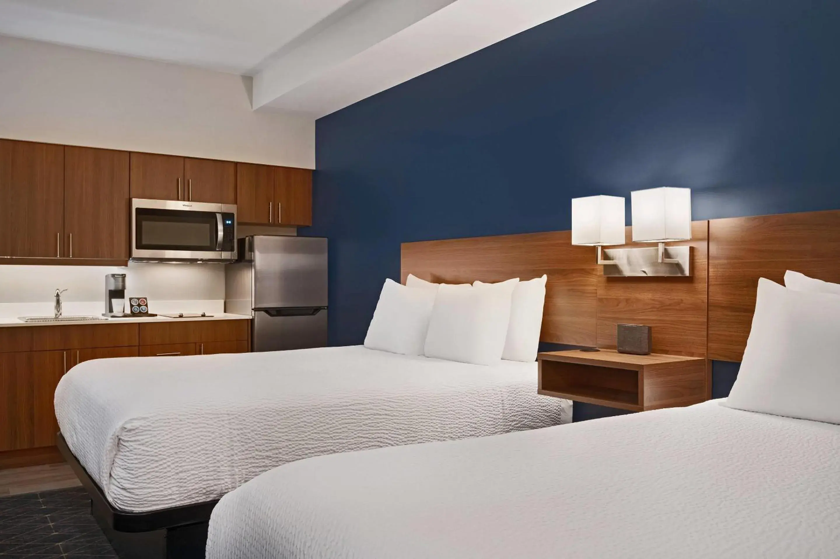 Bedroom, Bed in Park Inn by Radisson, Kelowna Bedroom, Bed in Park Inn by Radisson, Kelowna