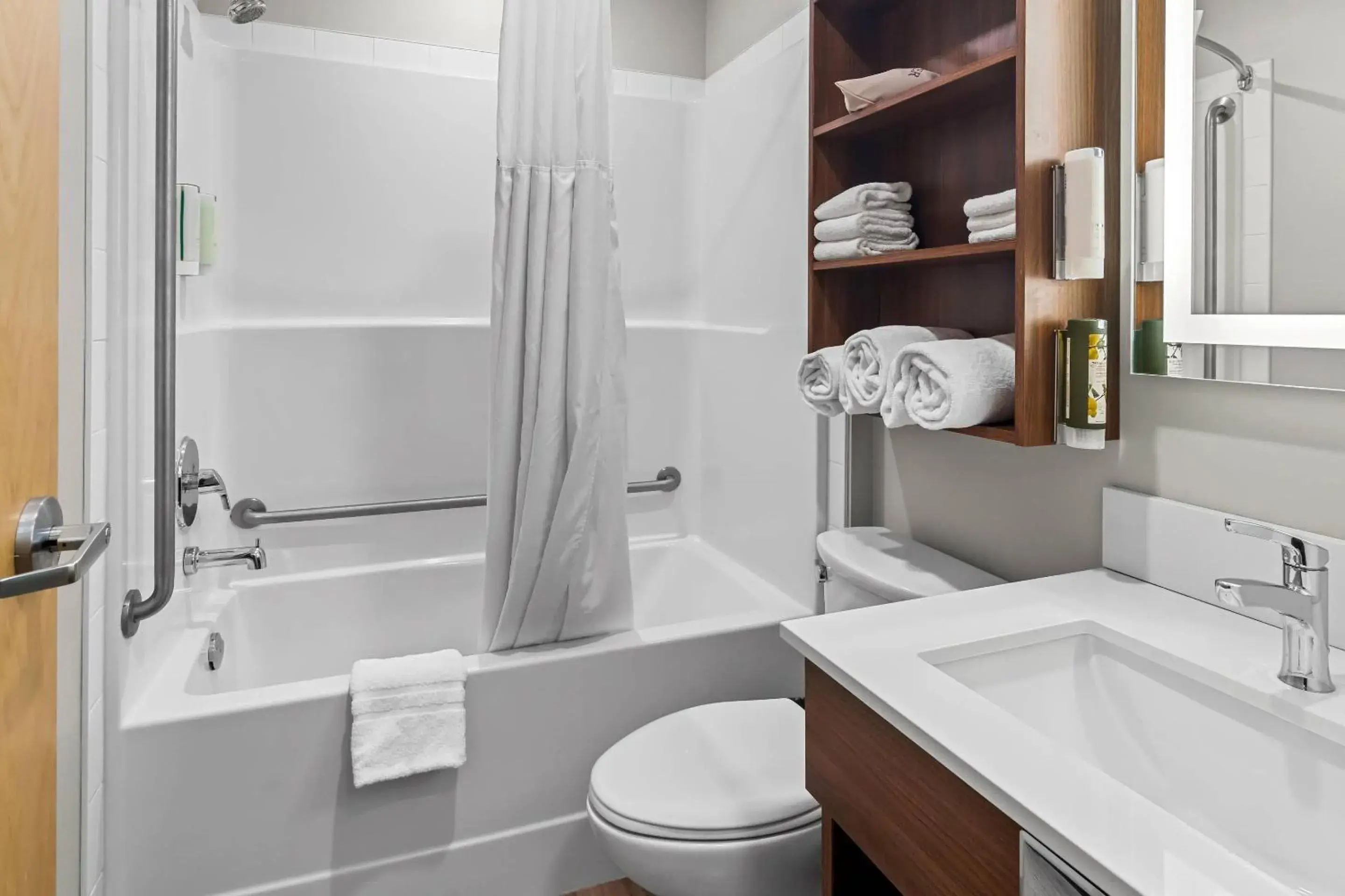 Bedroom in Park Inn by Radisson, Kelowna Bedroom in Park Inn by Radisson, Kelowna