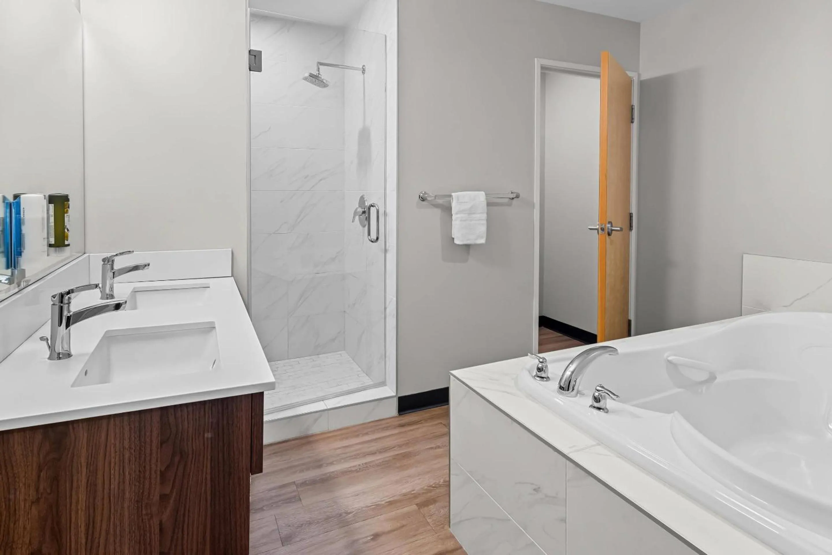 Bedroom in Park Inn by Radisson, Kelowna