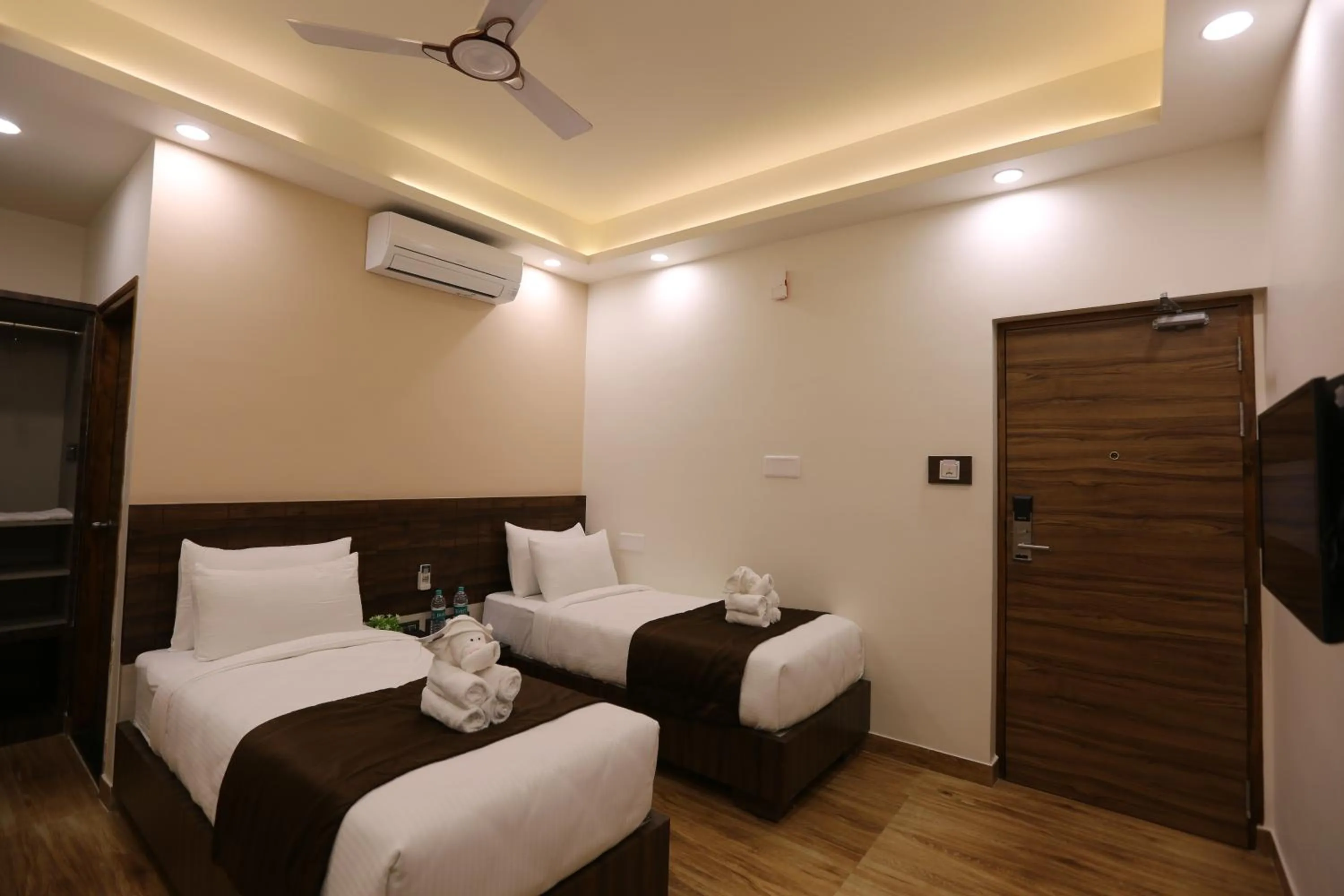 Photo of the whole room, Bed in The Ventura Grand Hotel