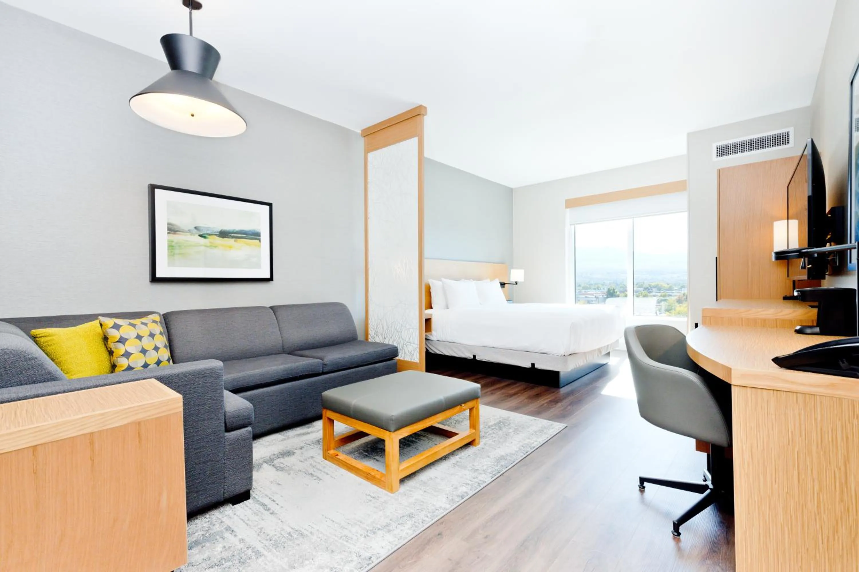 Photo of the whole room in Hyatt Place Kelowna