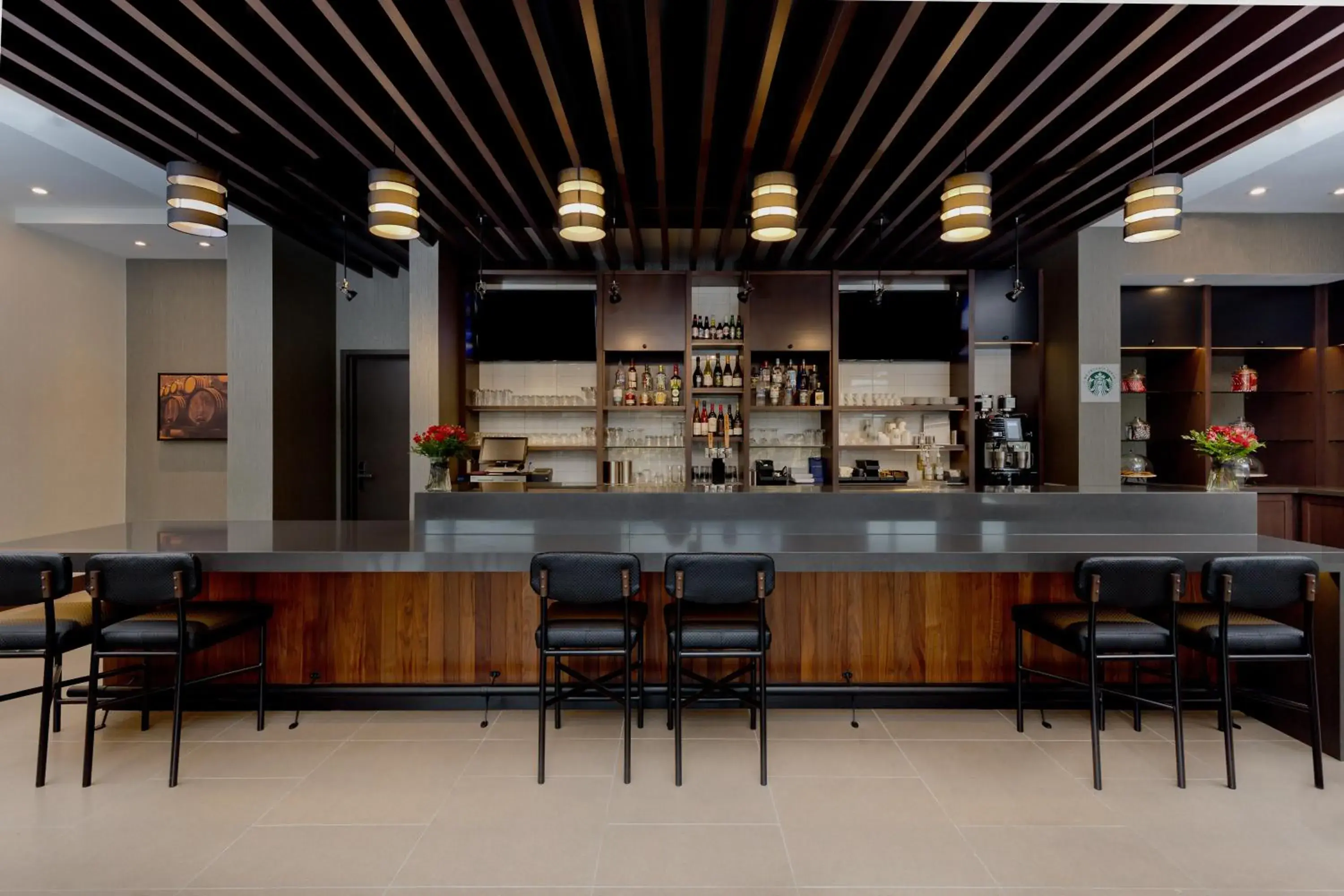 Lounge or bar in Hyatt Place Kelowna Lounge or bar in Hyatt Place Kelowna