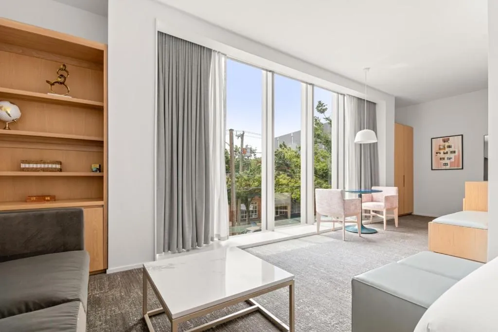 Living room, Bed in The Doyle Hotel