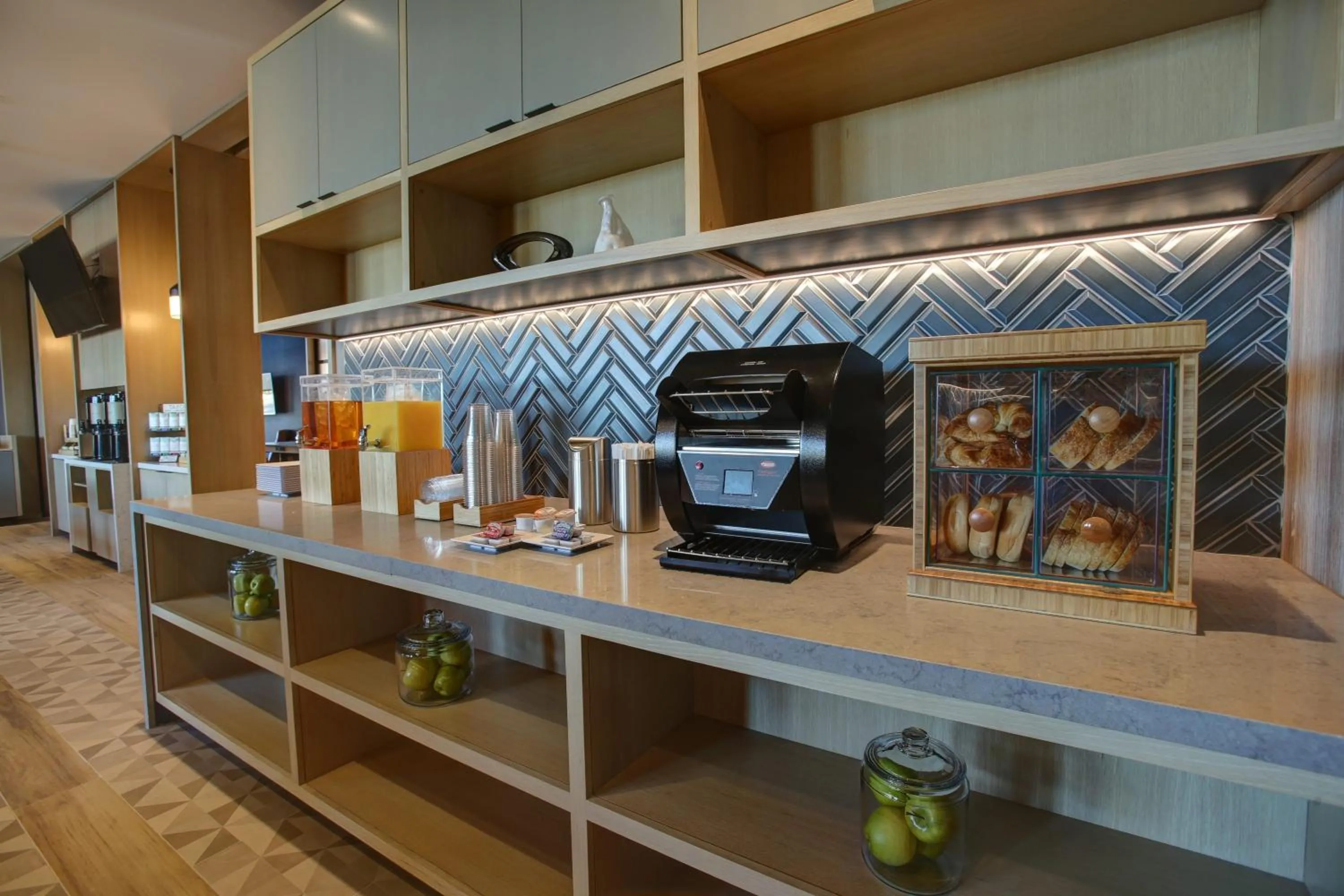 Restaurant/places to eat in Hyatt Place at Wichita State University