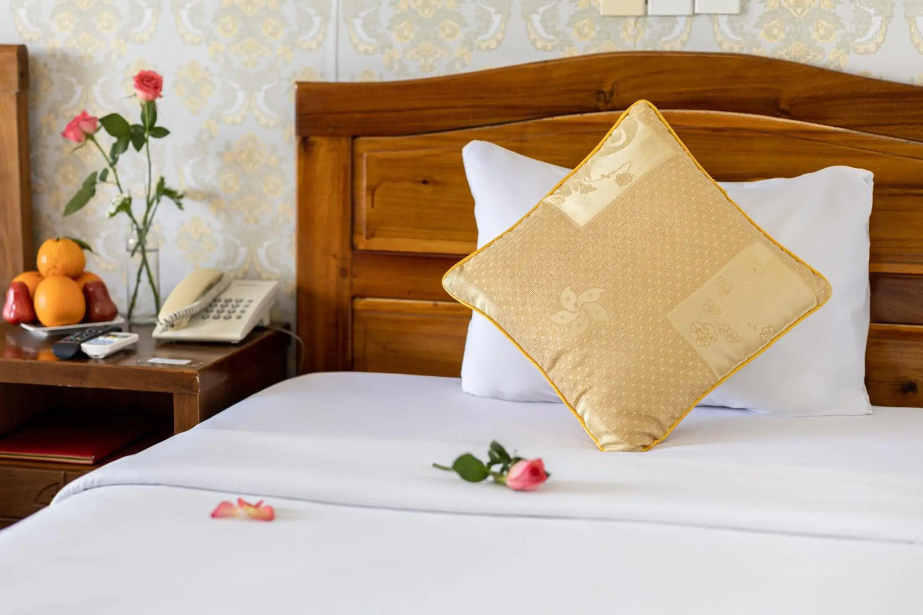 Bed in Hue Harmony Hotel Bed in Hue Harmony Hotel