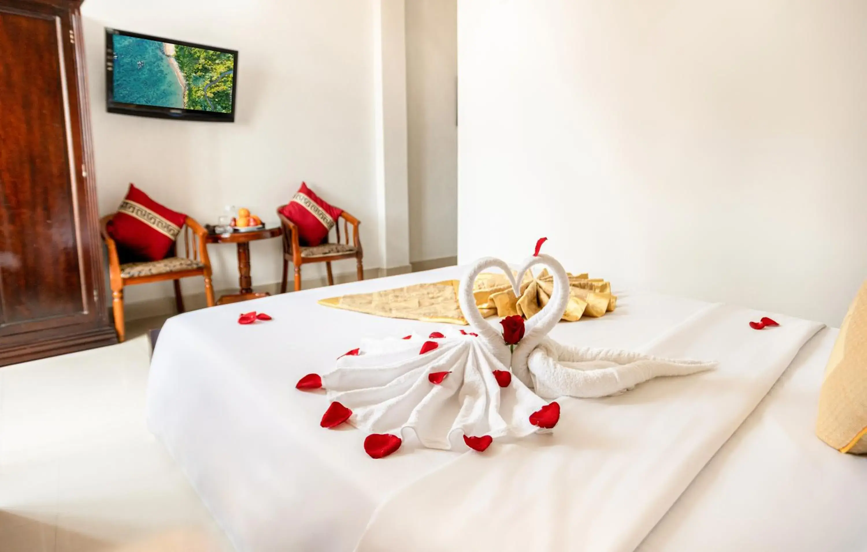 Bed in Hue Harmony Hotel Bed in Hue Harmony Hotel