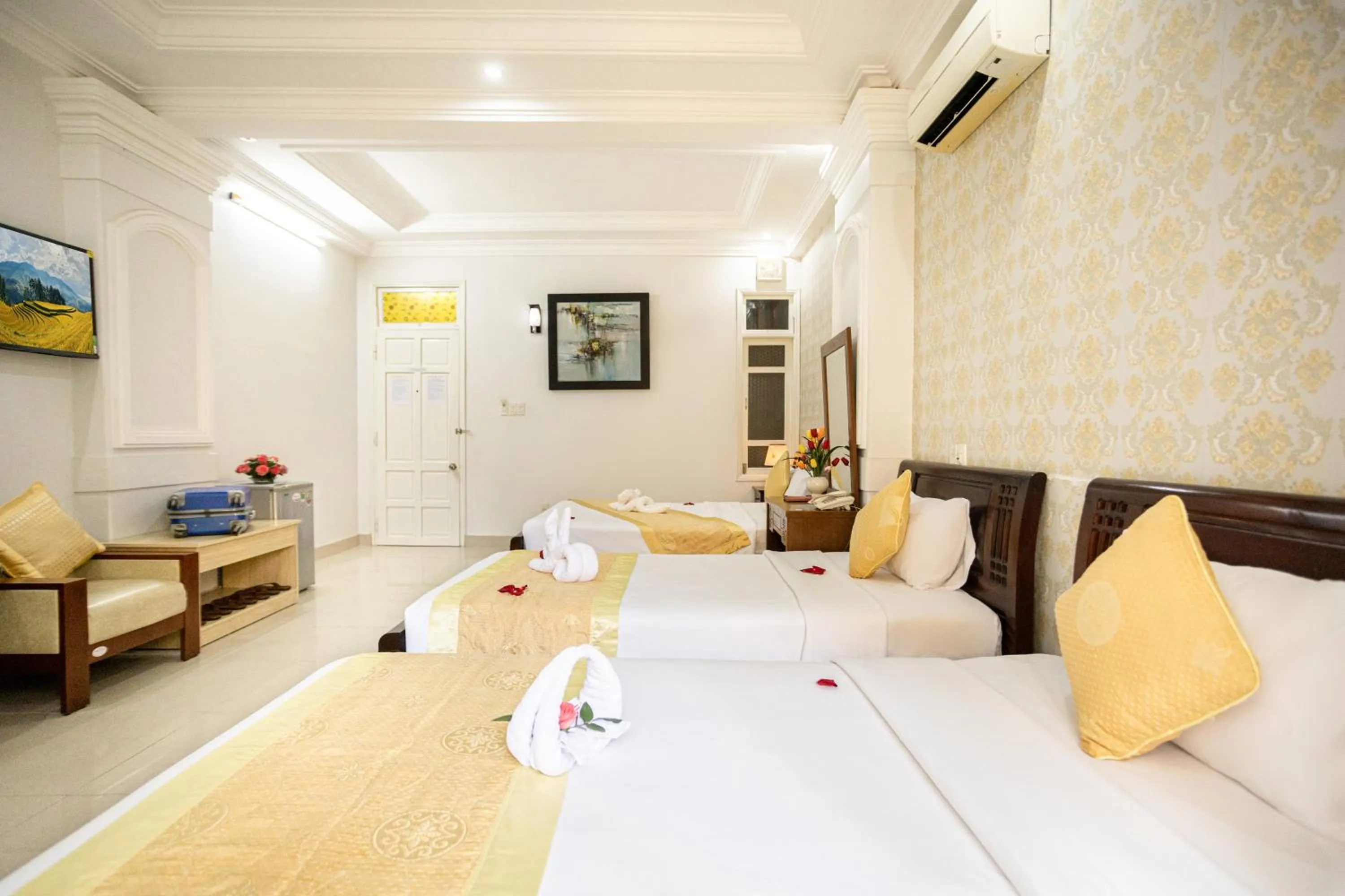 Family, Bed in Hue Harmony Hotel