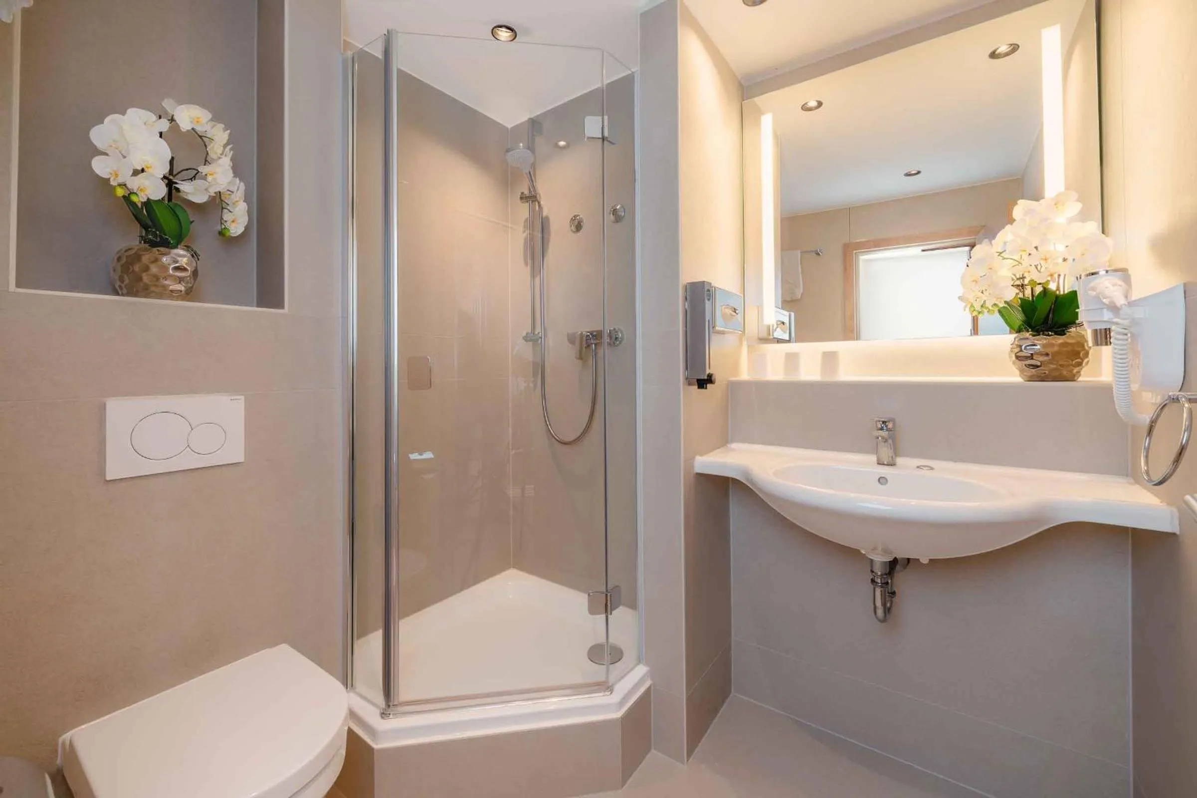 Bathroom in PLAZA INN Köln Pulheim