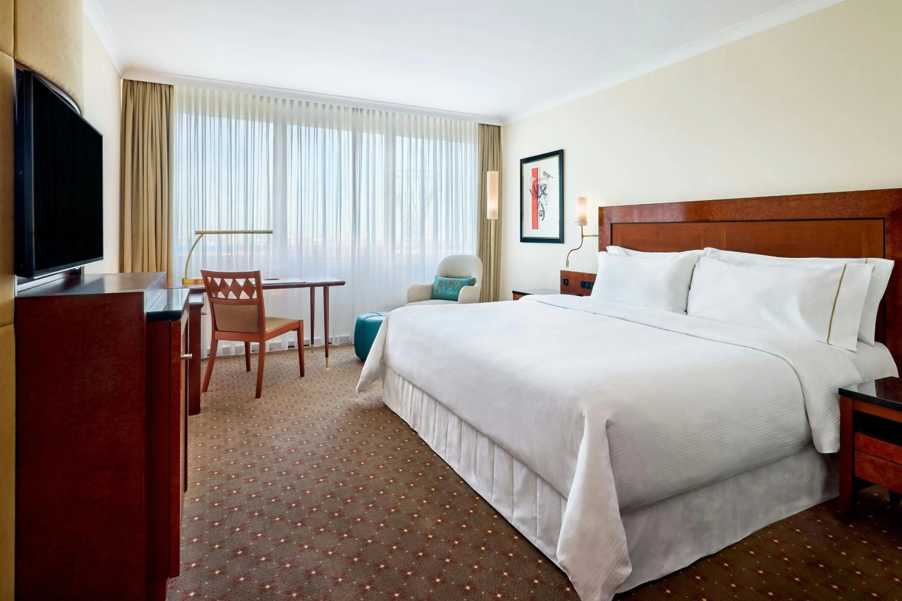 Photo of the whole room, Bed in The Westin Grand Munich