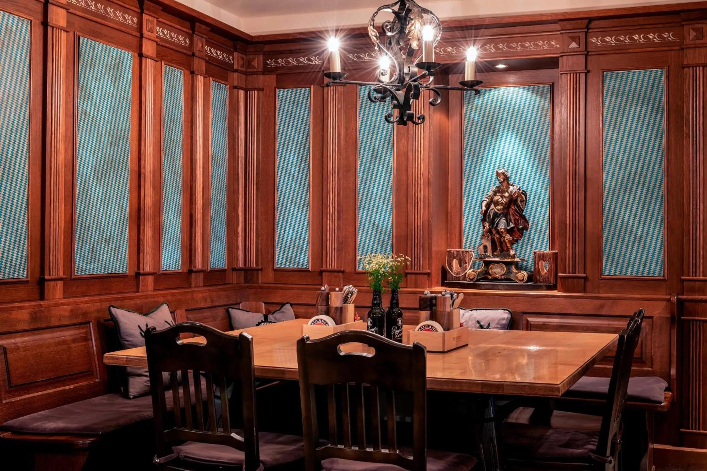 Restaurant/places to eat in The Westin Grand Munich