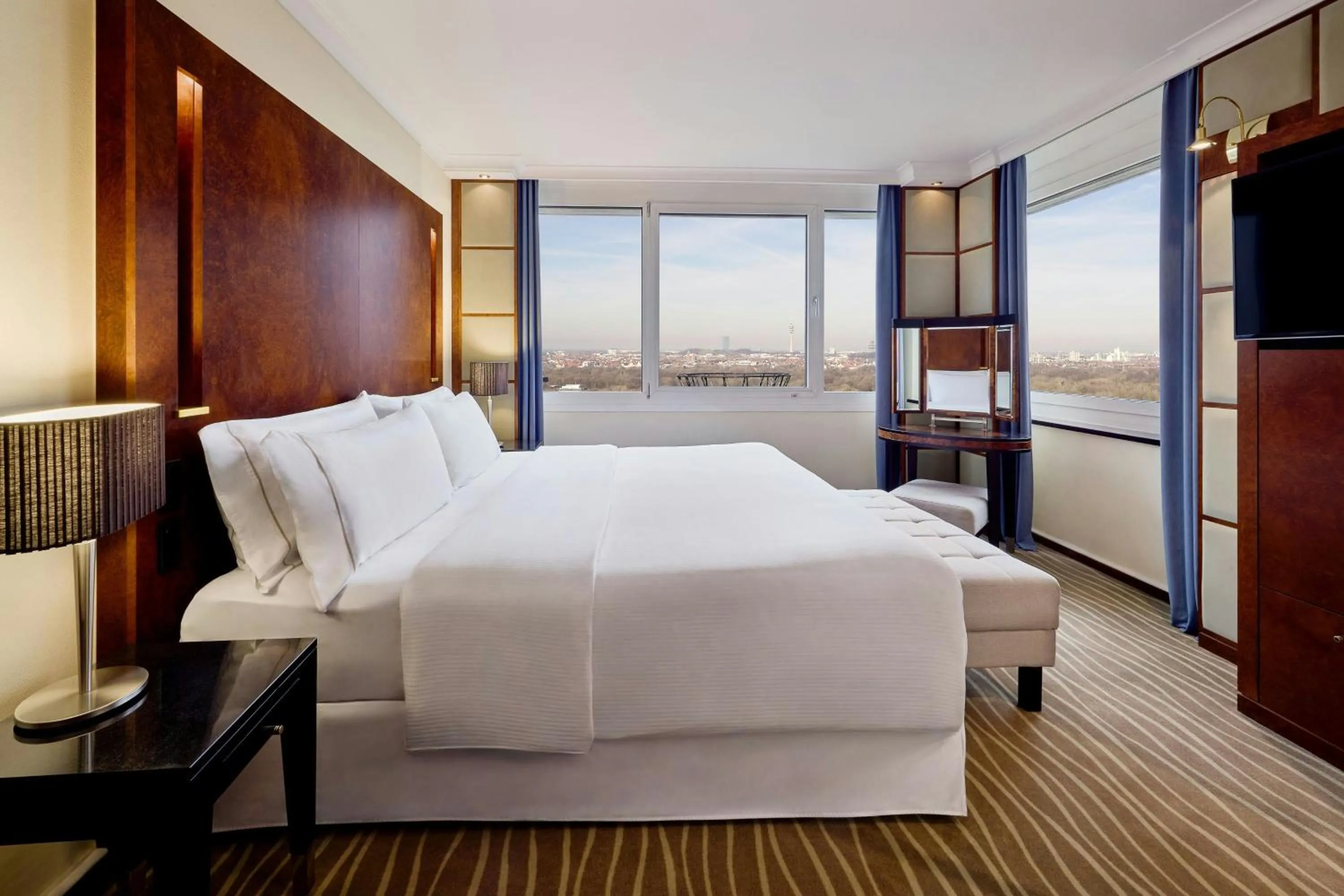 Bedroom, Bed in The Westin Grand Munich
