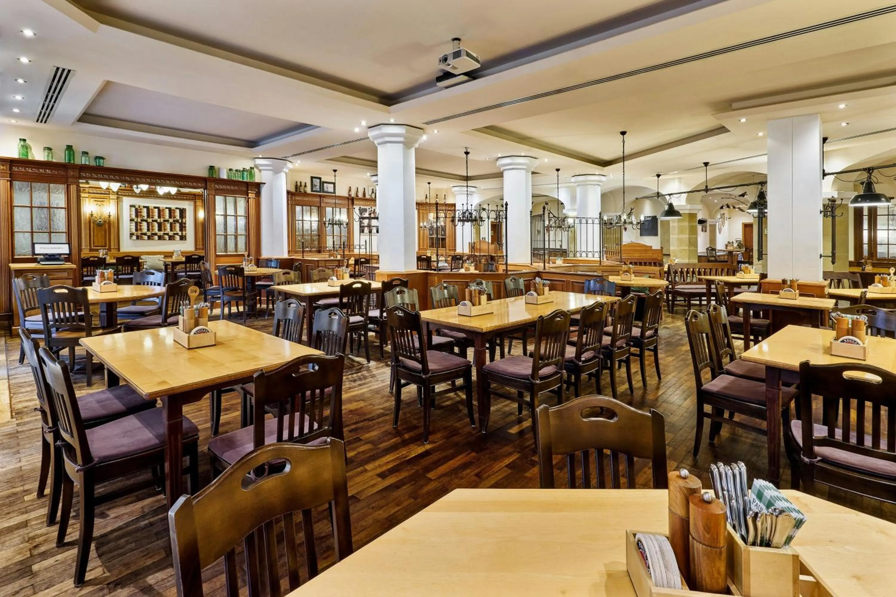 Restaurant/places to eat in The Westin Grand Munich