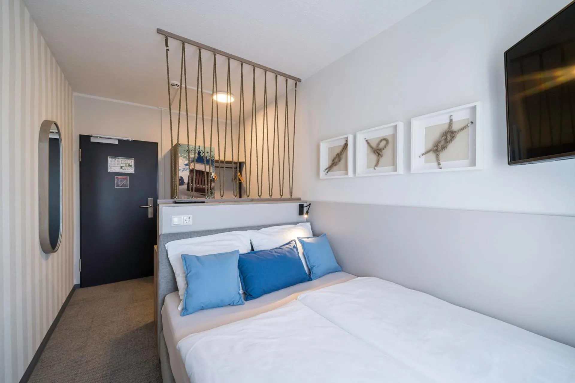 Photo of the whole room, Bed in WIROtel Warnemünde