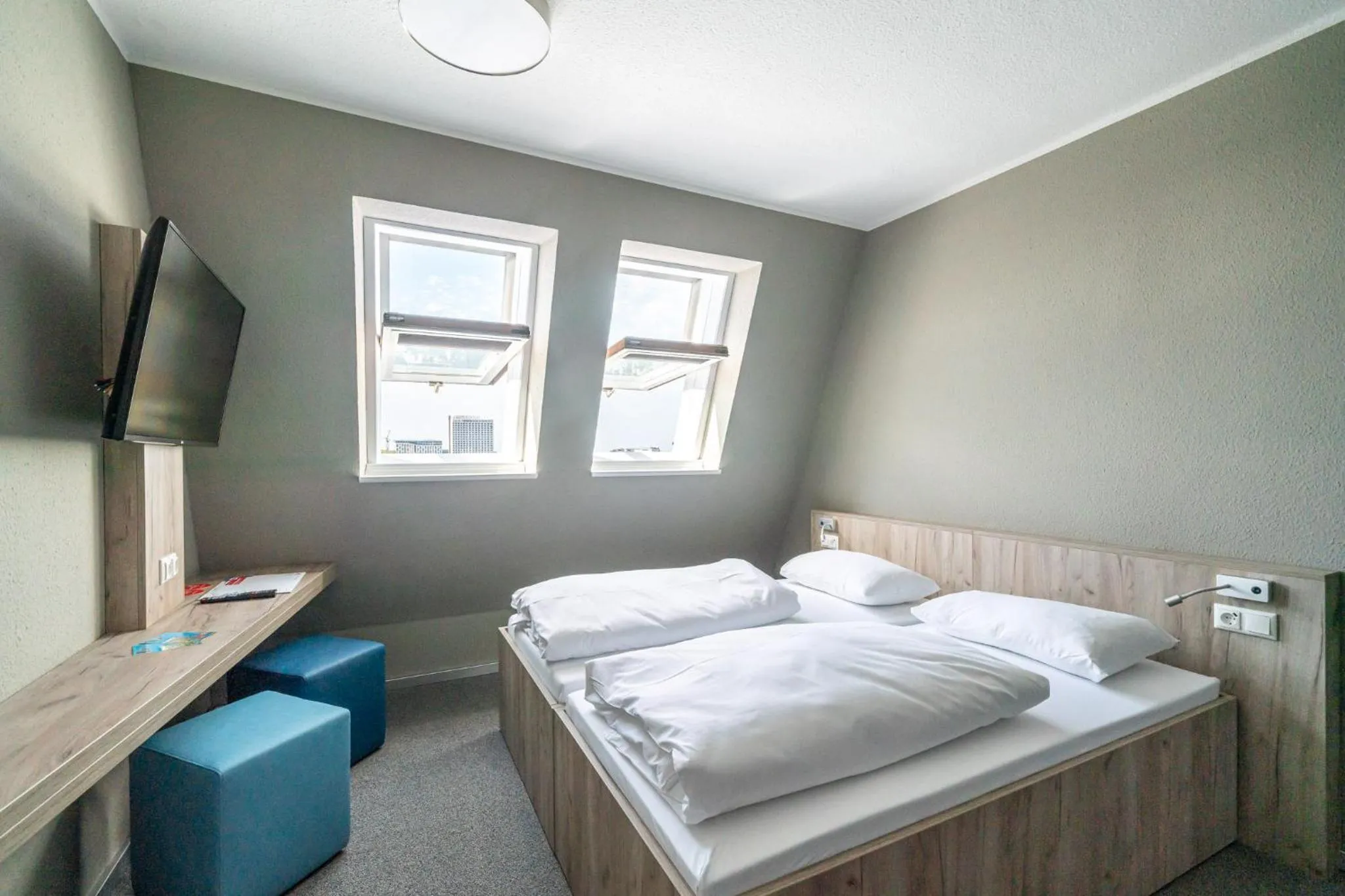 Photo of the whole room, Bed in WIROtel Warnemünde