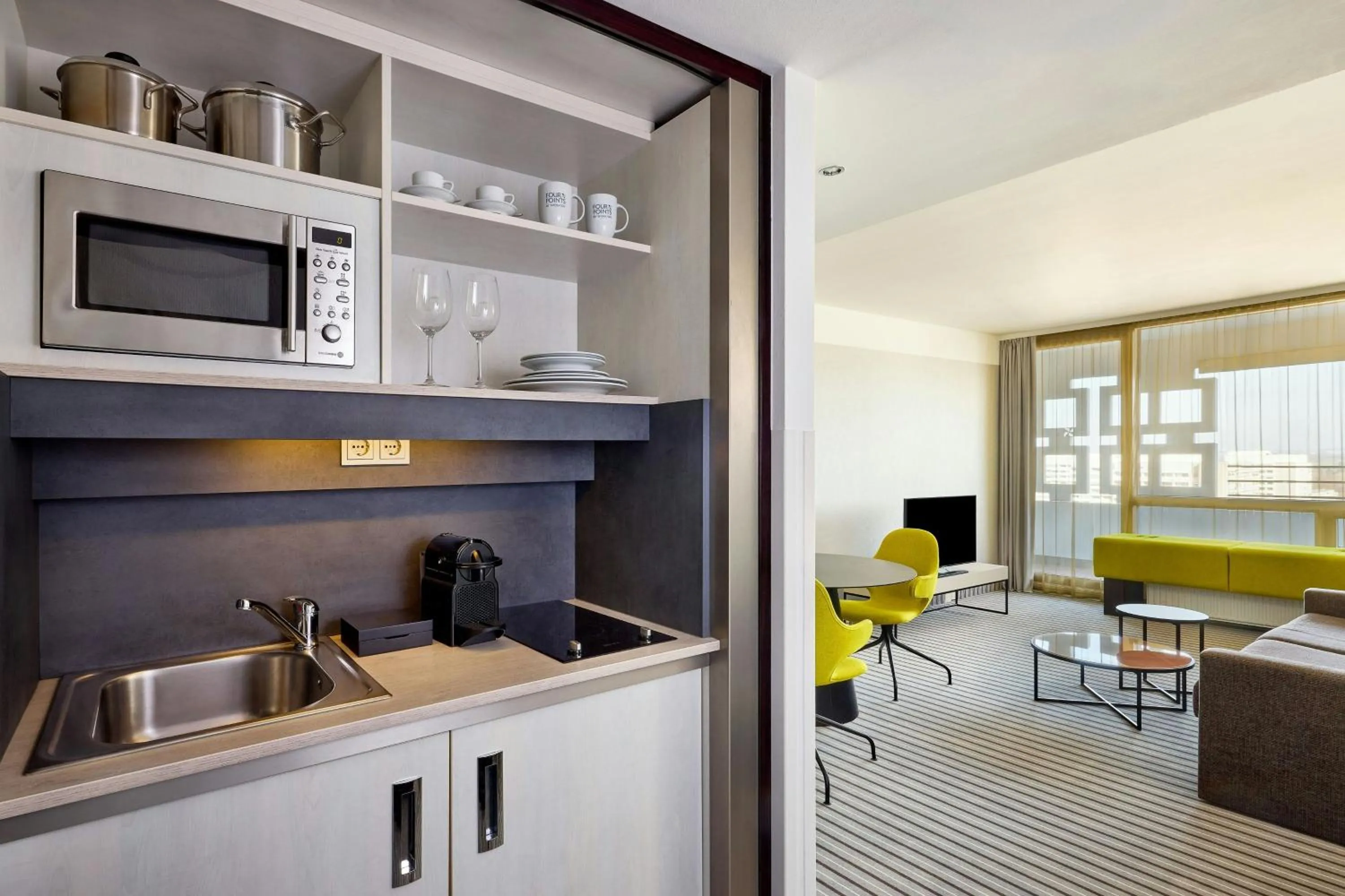 Kitchen or kitchenette in Four Points by Sheraton Munich Arabellapark
