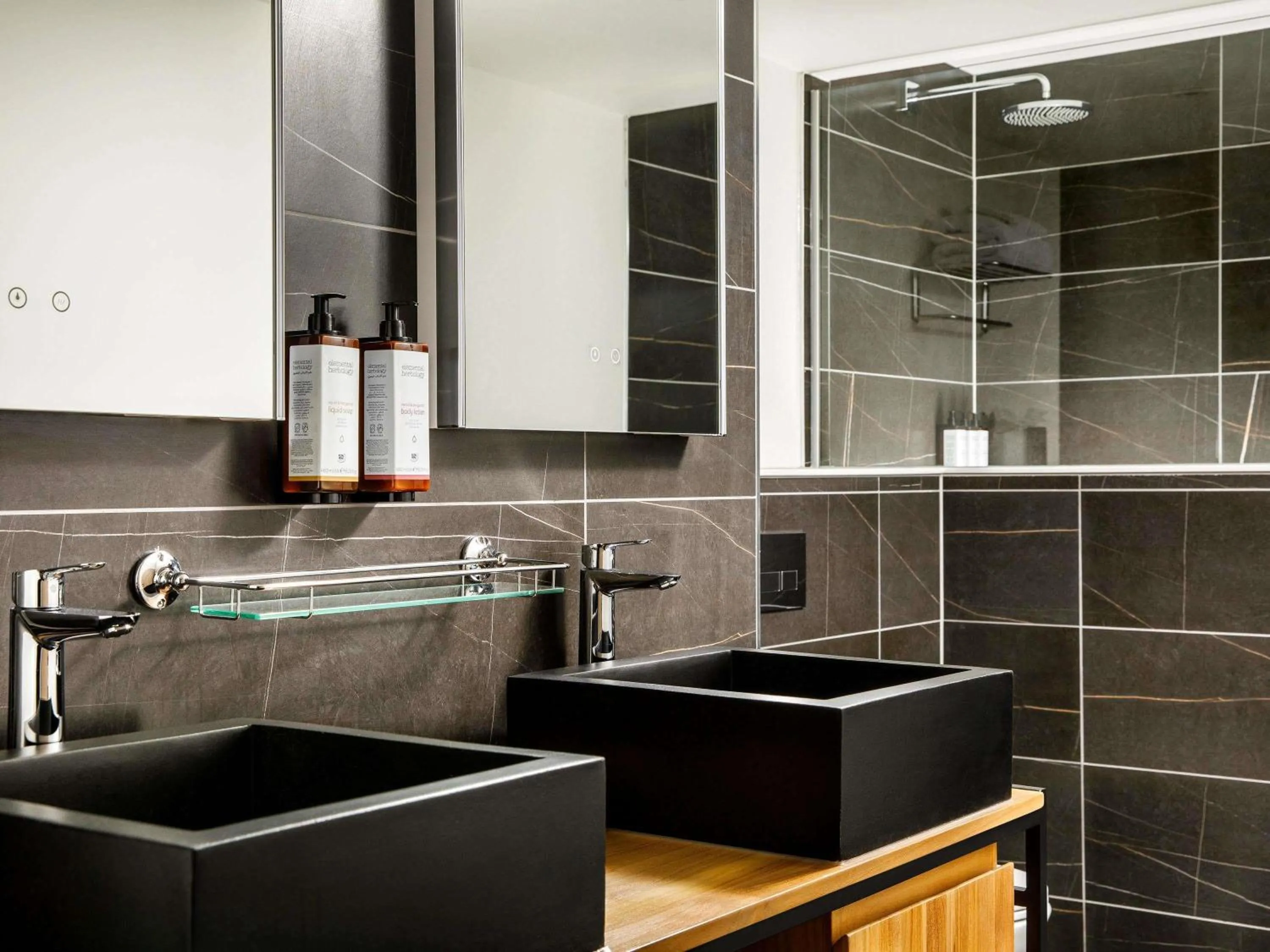 Bedroom in Mercure Newport