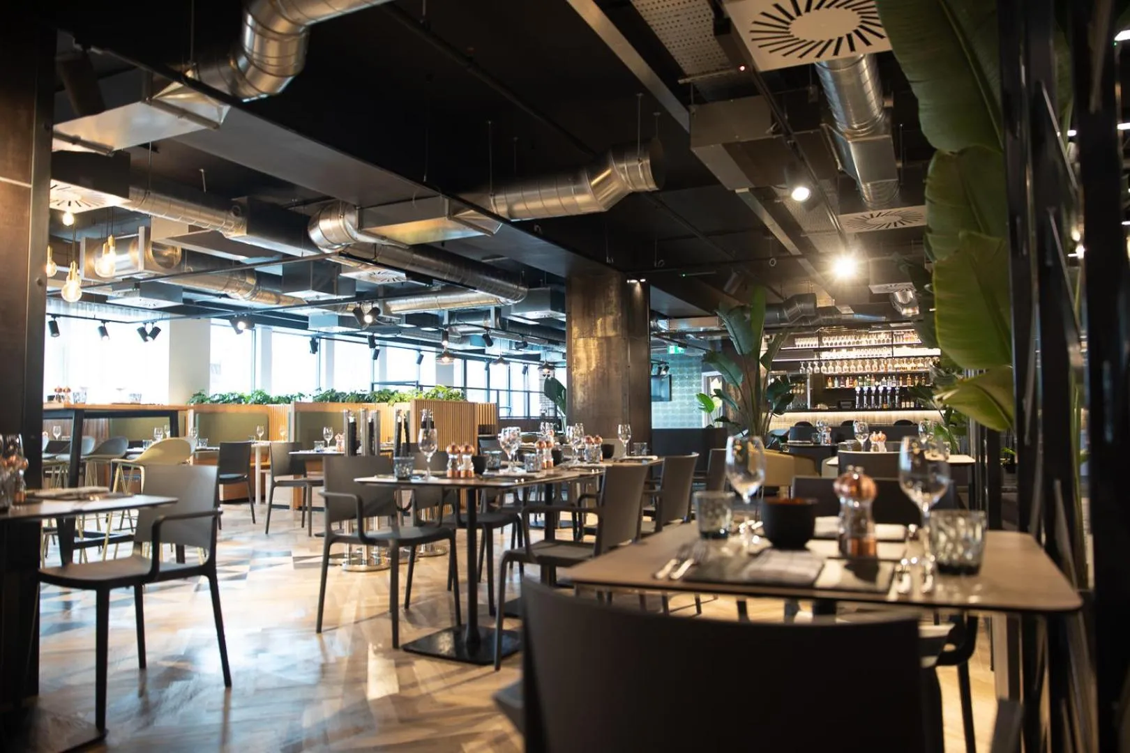 Restaurant/places to eat in Mercure Newport