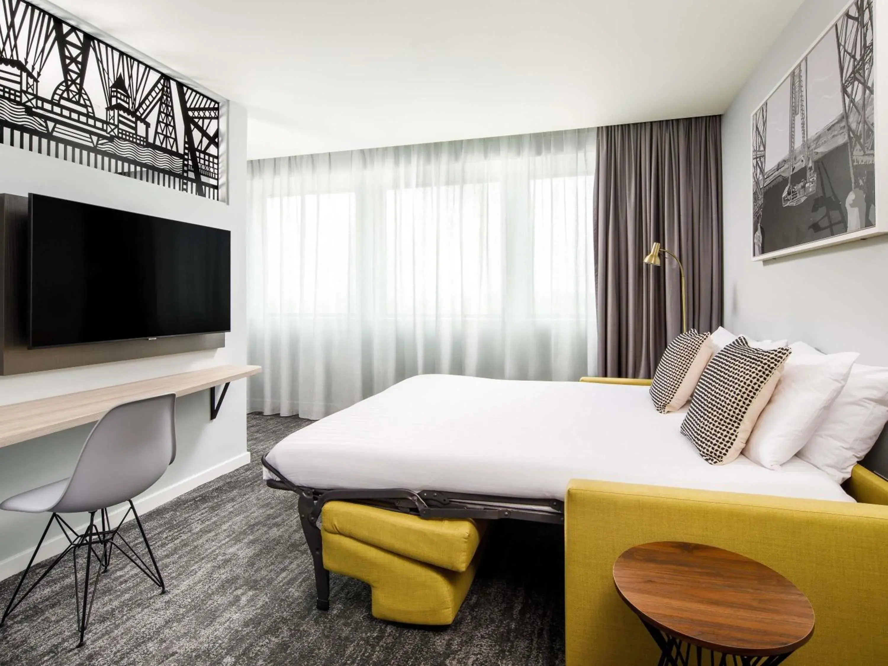 Bedroom, Bed in Mercure Newport Bedroom, Bed in Mercure Newport