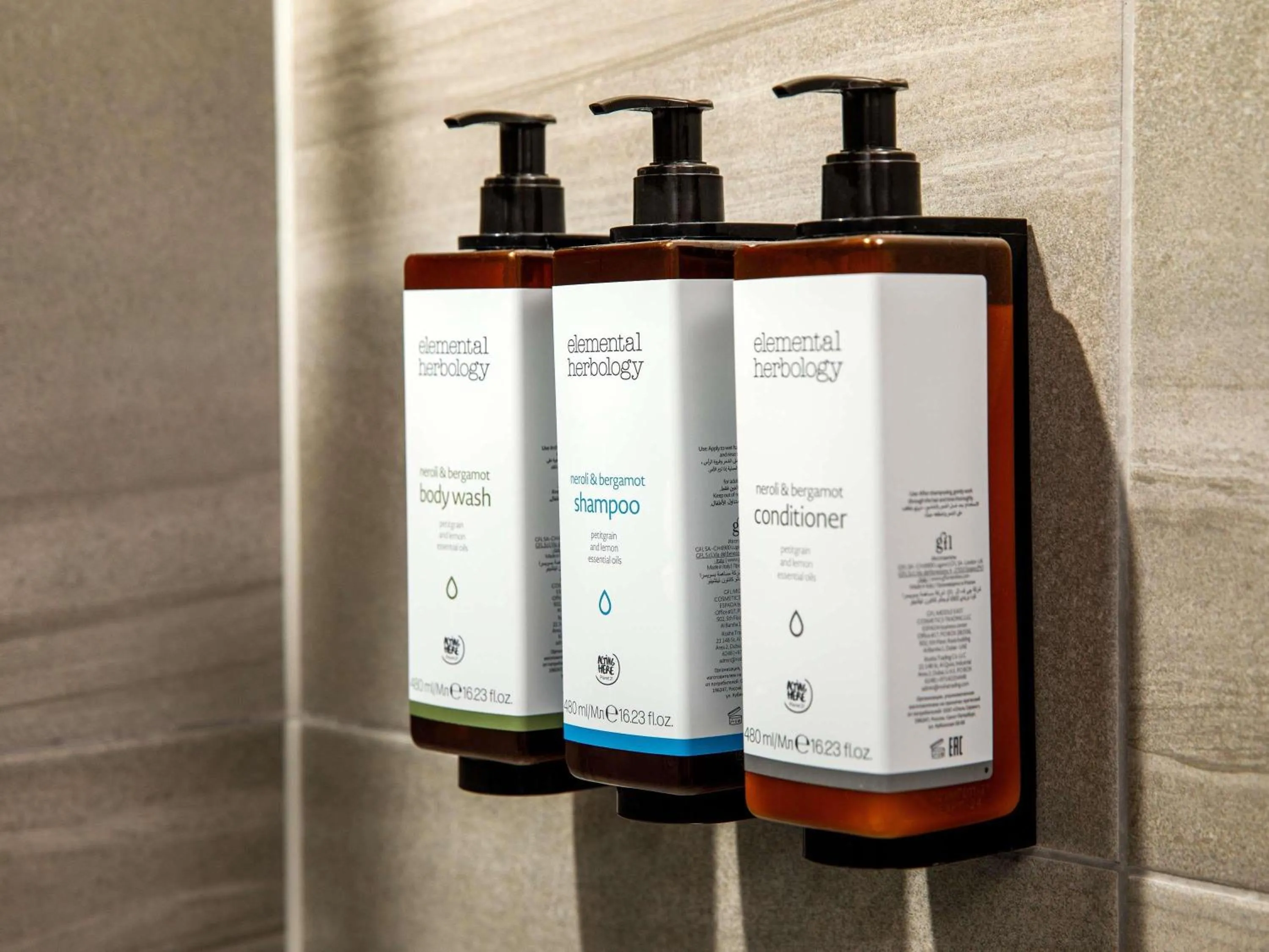 Photo of the whole room in Mercure Newport