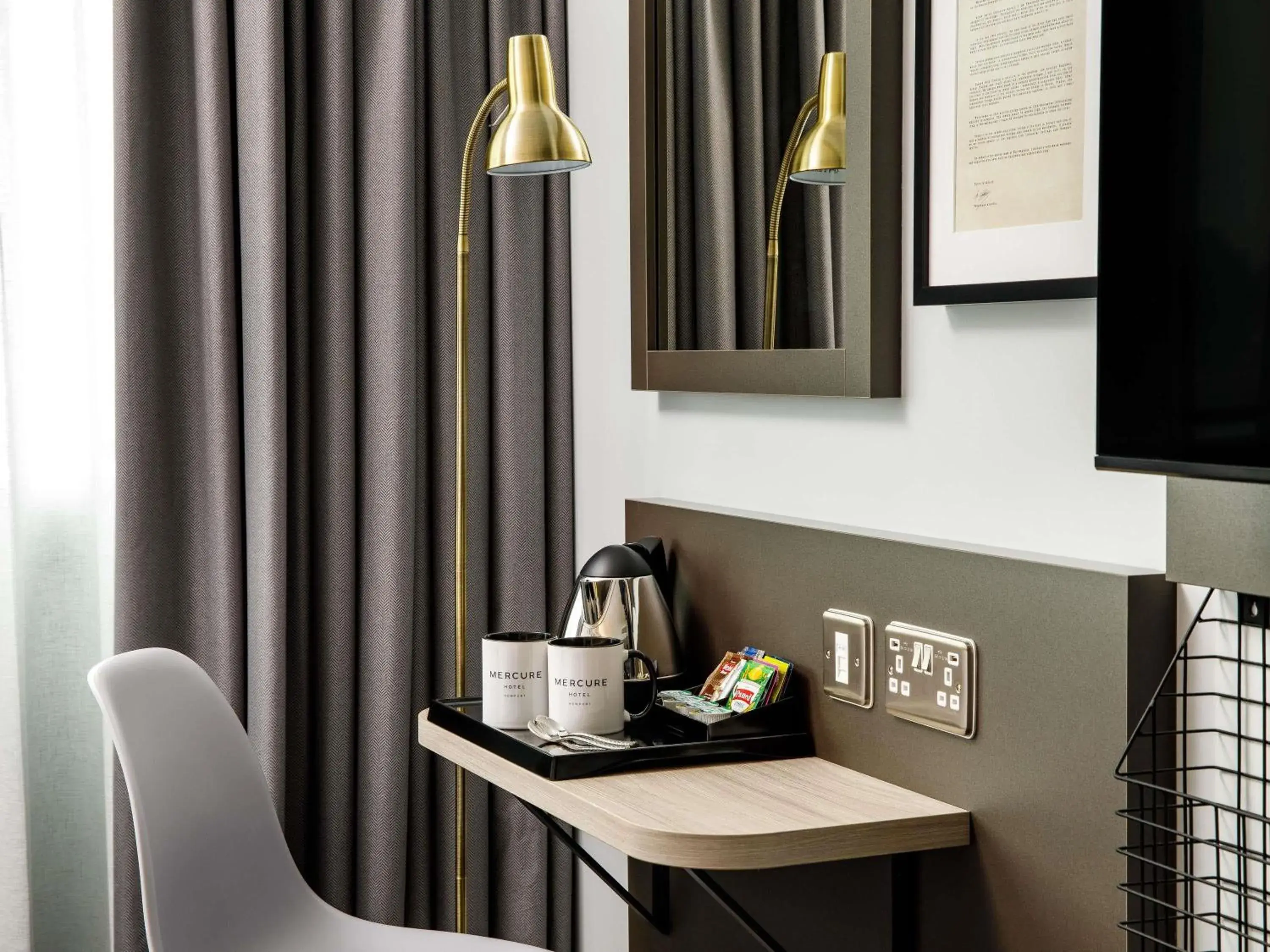 Standard Double Room - Disability Access in Mercure Newport Standard Double Room - Disability Access in Mercure Newport