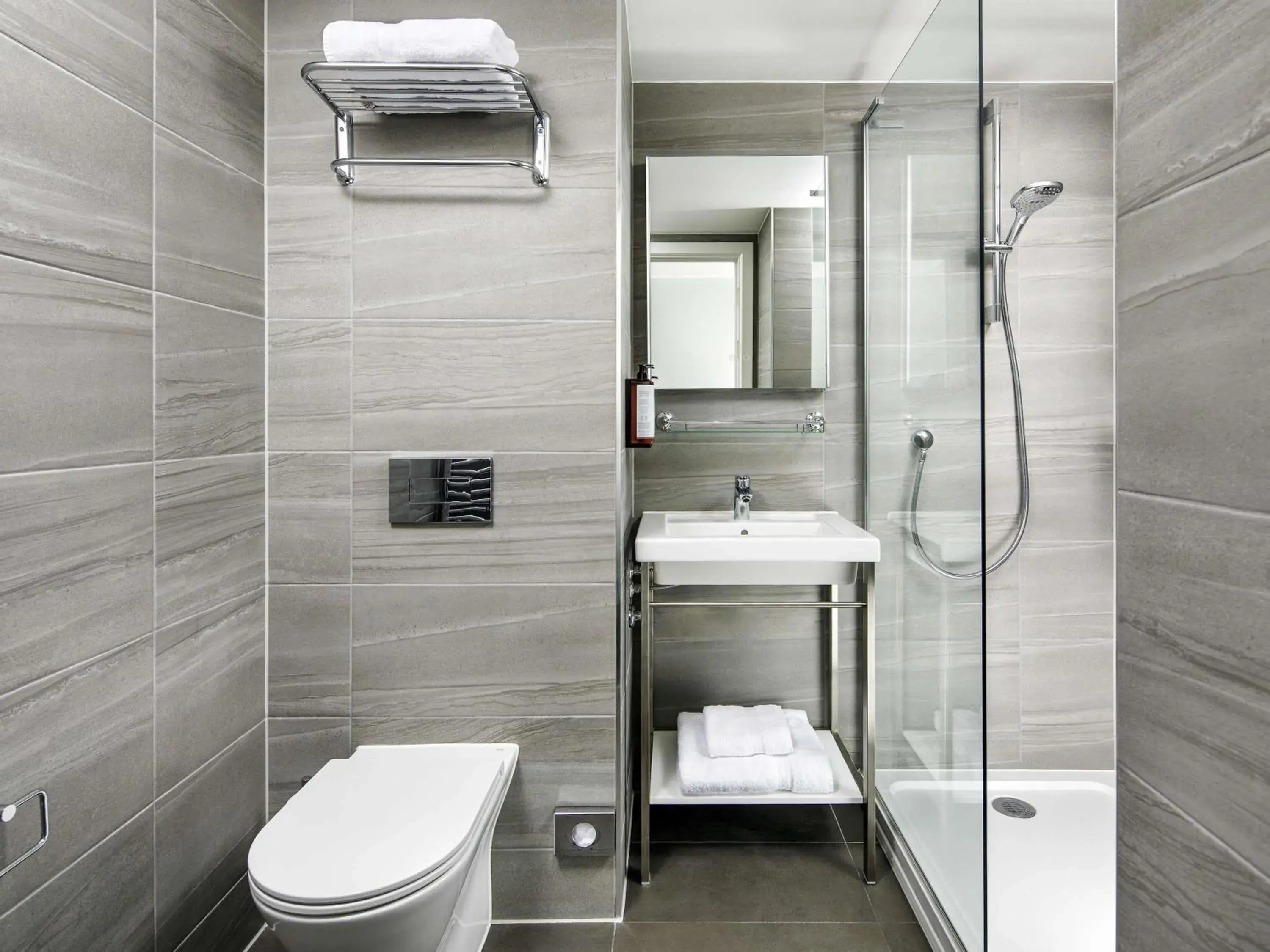 Standard Double Room in Mercure Newport Standard Double Room in Mercure Newport