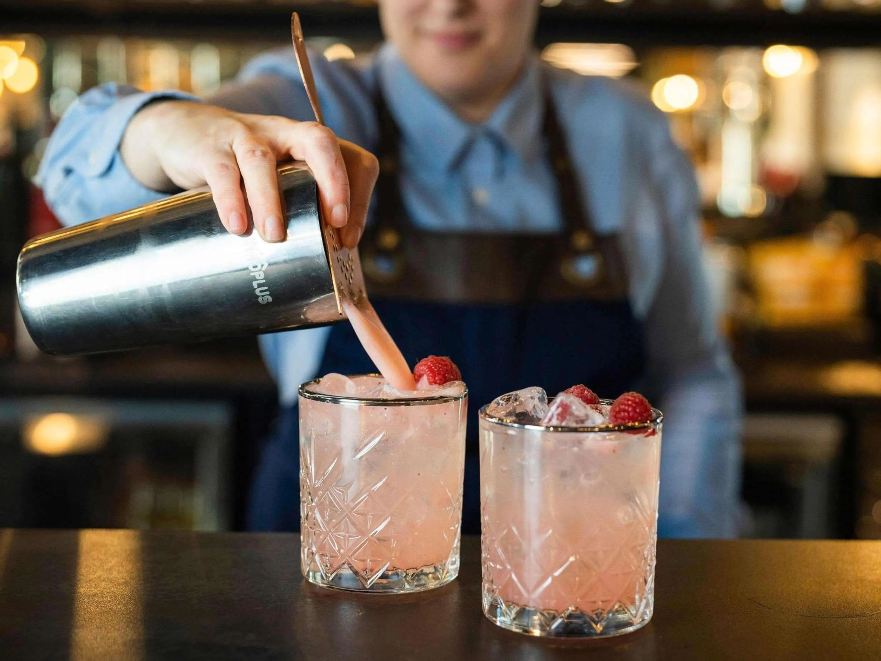 Lounge or bar in Mercure Newport