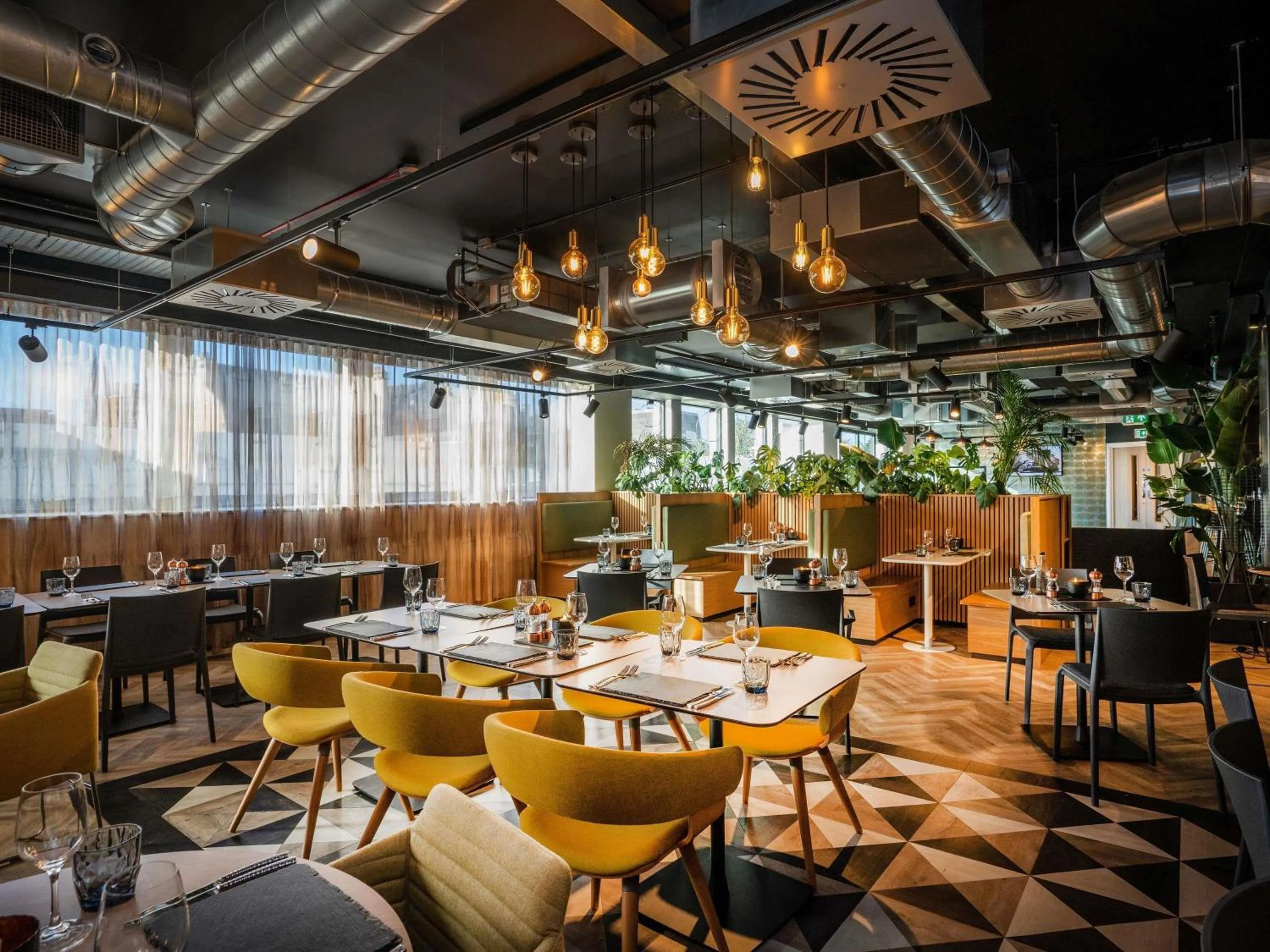 Lounge or bar in Mercure Newport