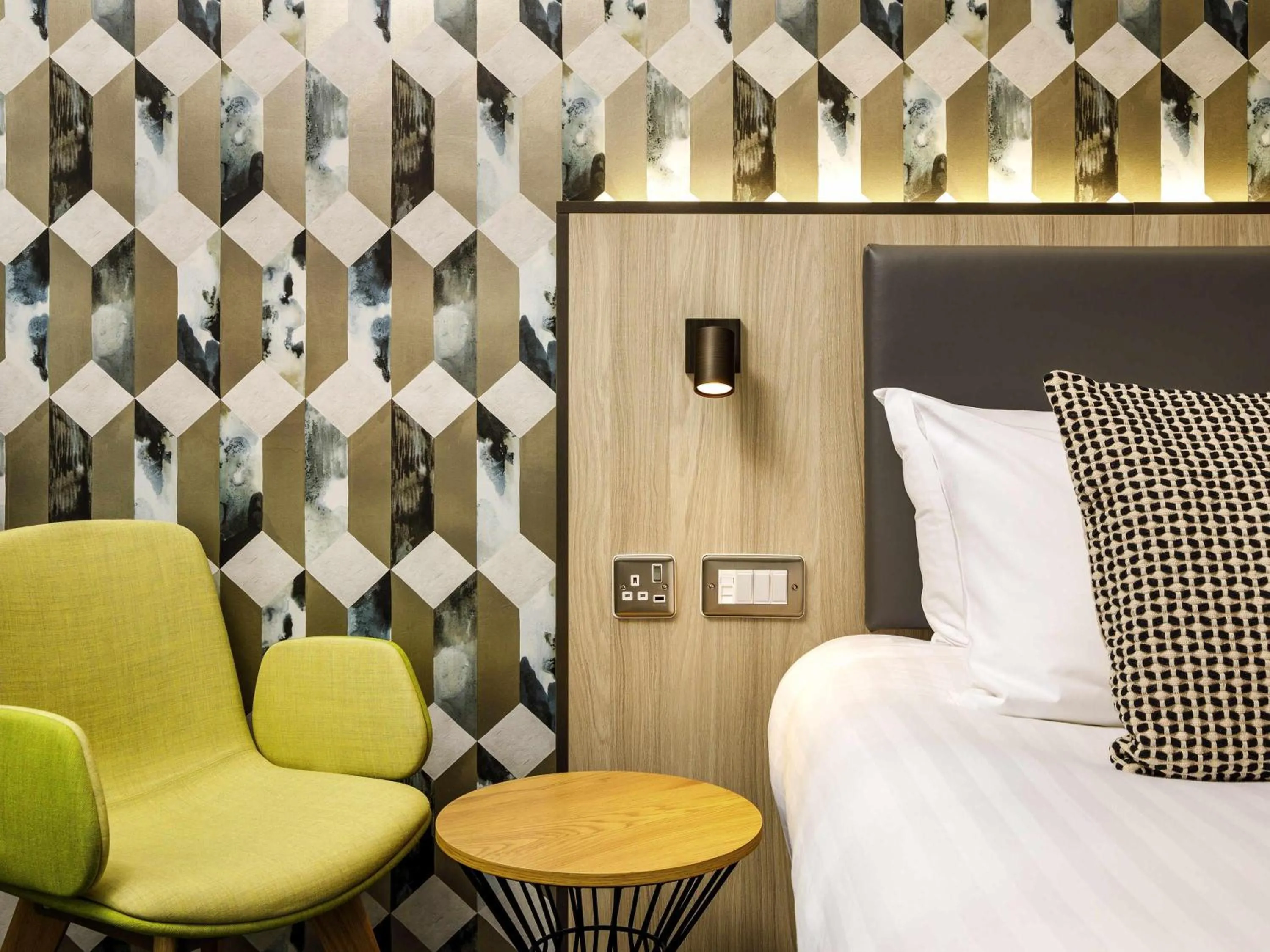 Bedroom, Bed in Mercure Newport